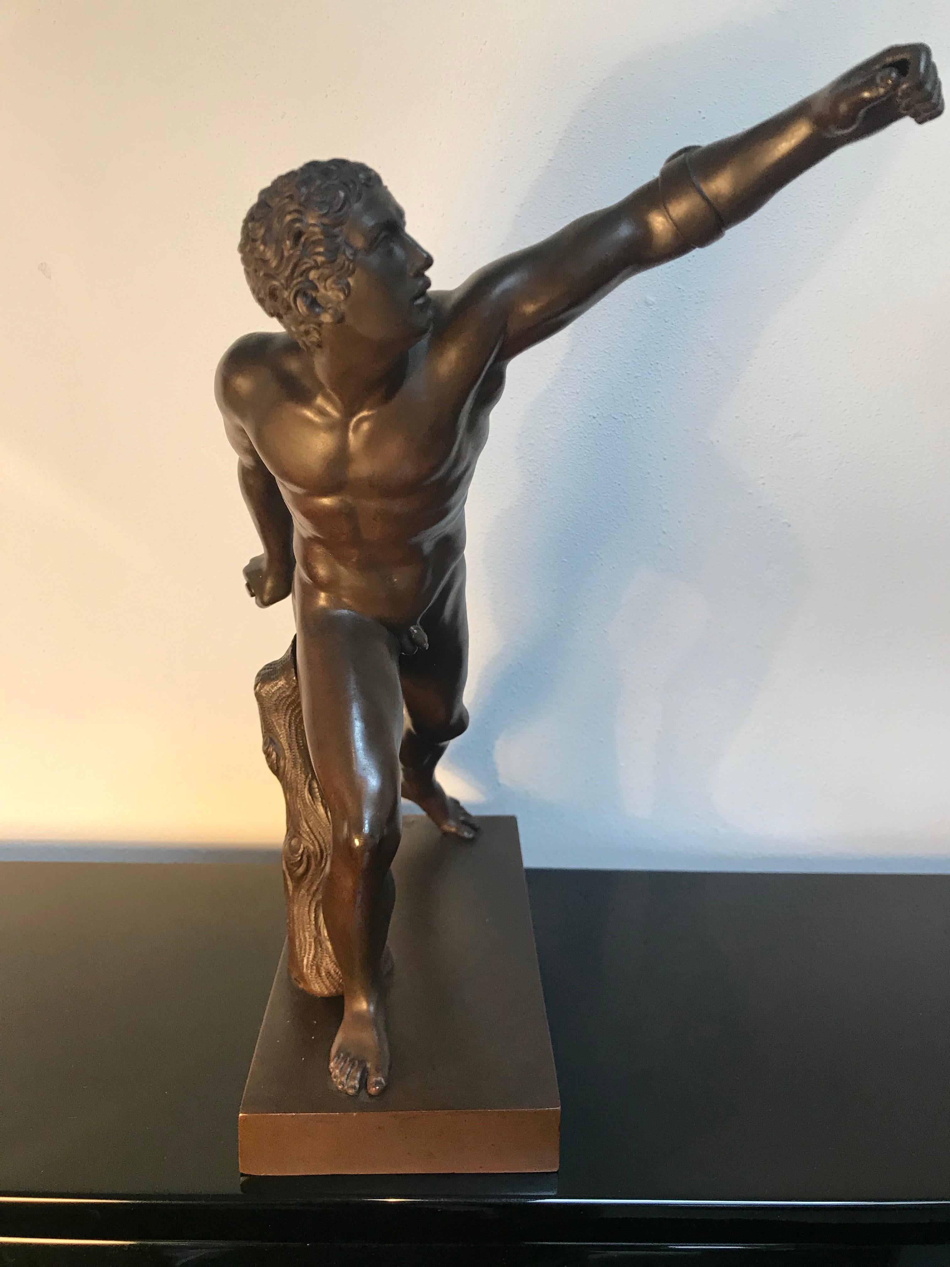 Borghese Gladiator in bronze, circa 1900, Naples, Italy.
A grand tour sculpture with a beautiful patina. On the base is an inscription: 'Fonderia Sommer Napoli'.