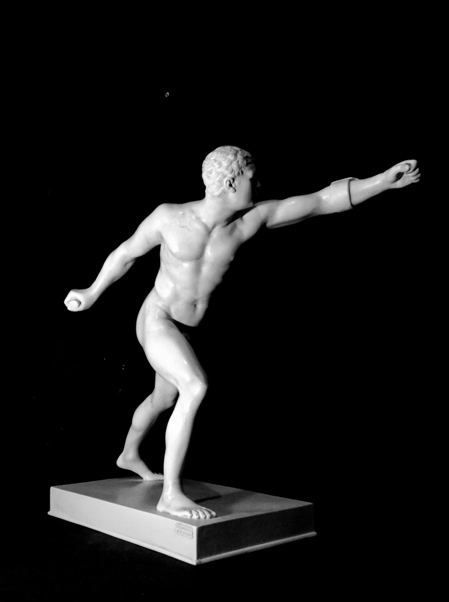 A superb Borghese gladiator marble sculpture, 20th century. 
The Borghese gladiator statuette.

After the antique, Vincenzo Gemito, Italy 1880.

The original antique marble was found in the early 1600s, at Nettuna, south of Rome, among the
