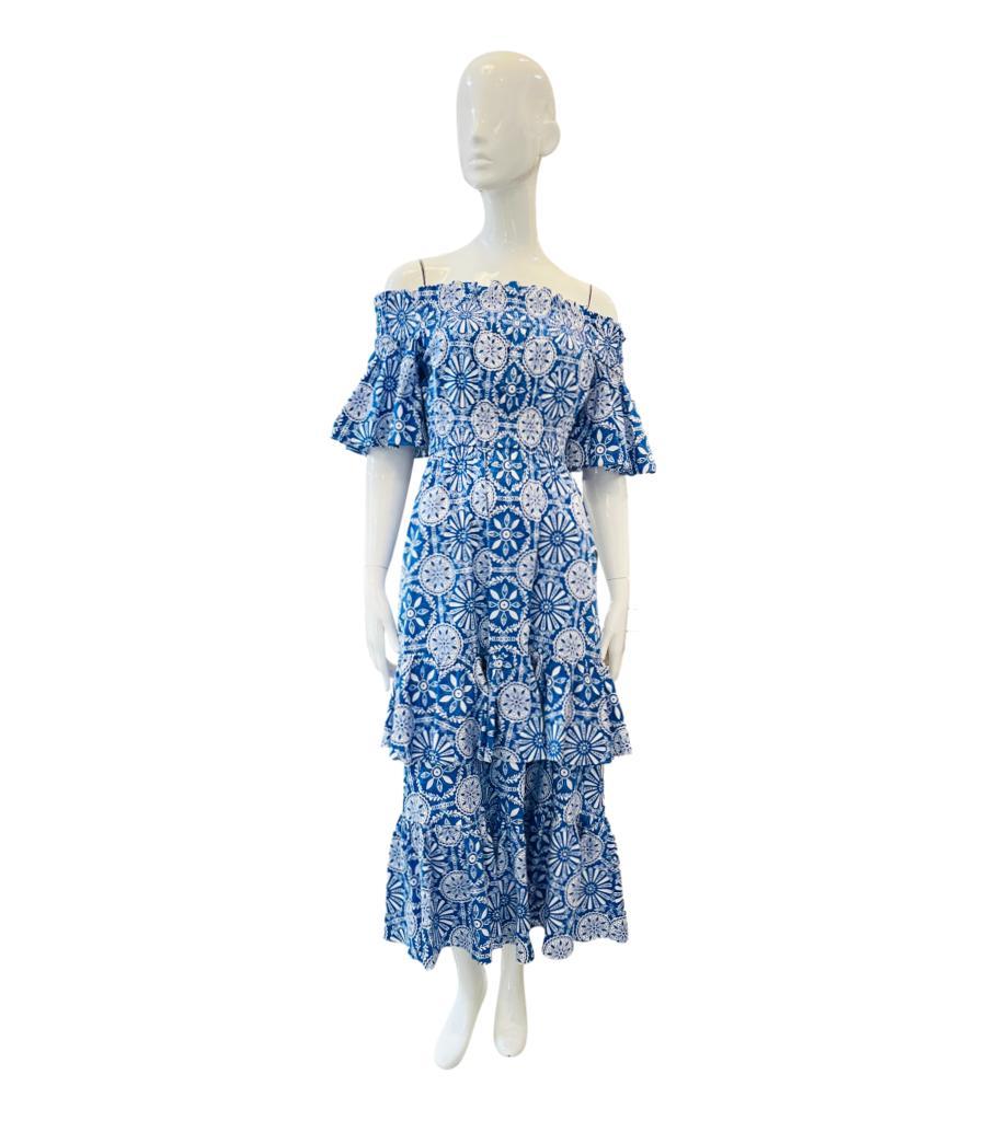 Borgo De Nor Off-Shoulder Tiered Cotton Dress
Blue midi 'Margarita' tiered dress designed with all-over print in white.
Featuring ruffled short sleeves, smocked bodice and side pockets. Rrp £690
Size – 8UK
Condition – Excellent
Composition – 100%