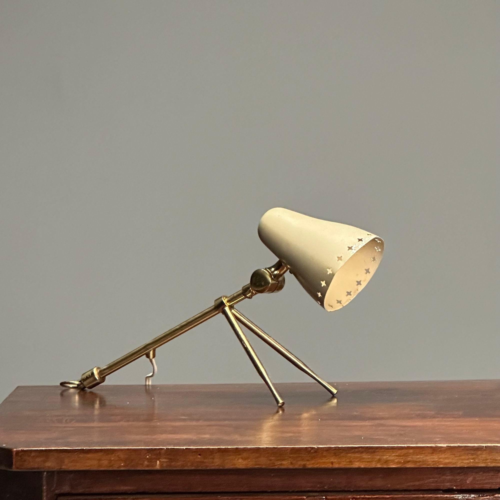 Boris Lacroix, Falkenbergs, Swedish Mid-Century Modern, Table Lamp, Brass, 1960s

Modern table or wall lamp designed by Jean Boris Lacroix and produced in Sweden Falkenbergs Belysning circa 1960s. Wonderful patina on the painted metal shade with