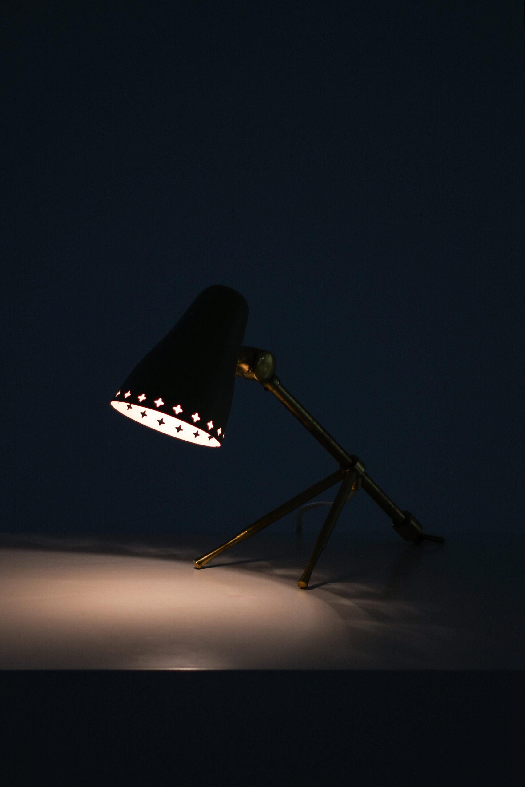 Milieu du XXe siècle Lampe de bureau / lampe murale Boris Lacroix Produite par Falkenbergs Belysning en Suède en vente