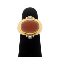 Anillo de Boris Lebeau con cornalina y diamantes en oro de 18 quilates
