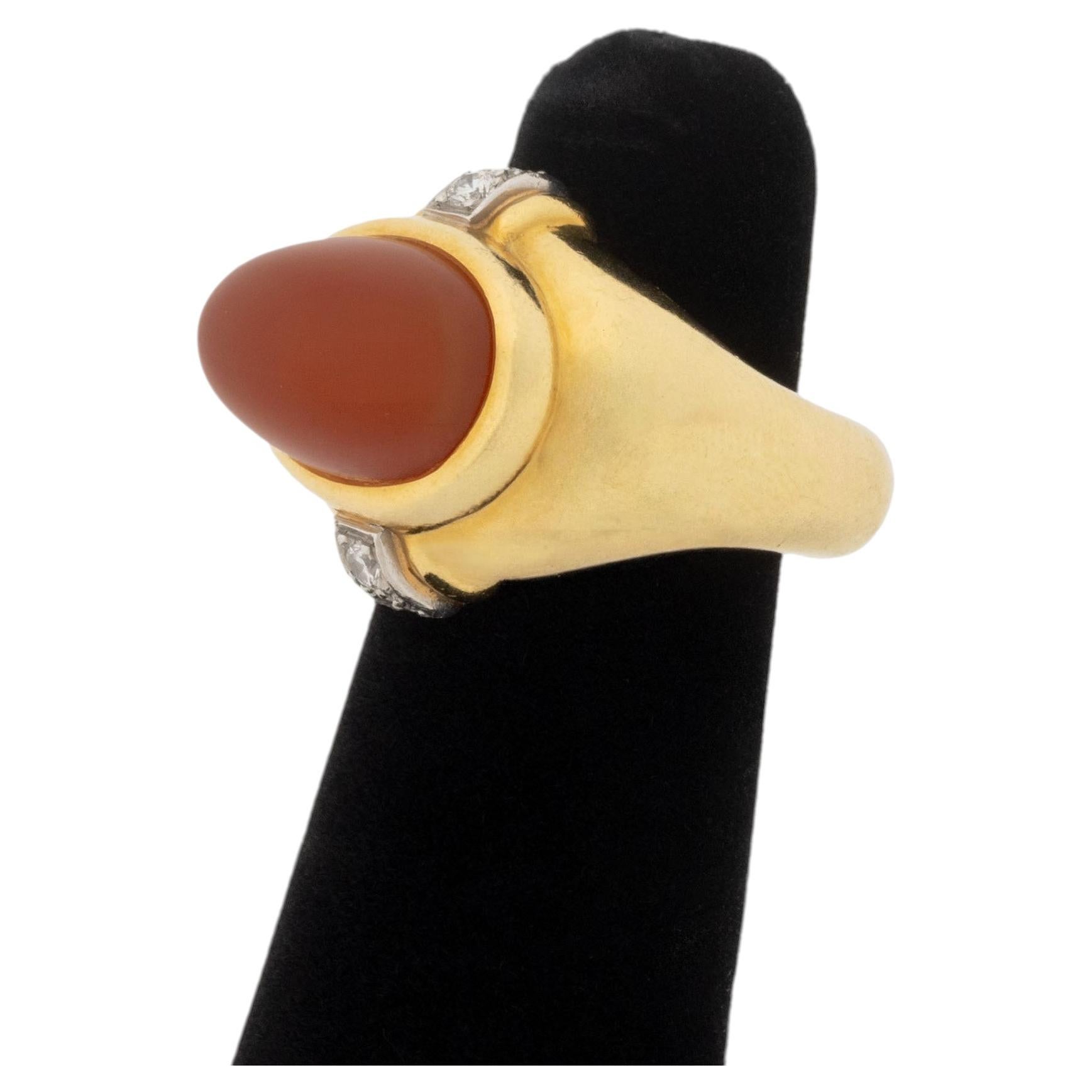 Boris LeBeau – Ring aus 18-karätigem Gelbgold mit Karneol und Diamanten, modernistisches Design im Angebot