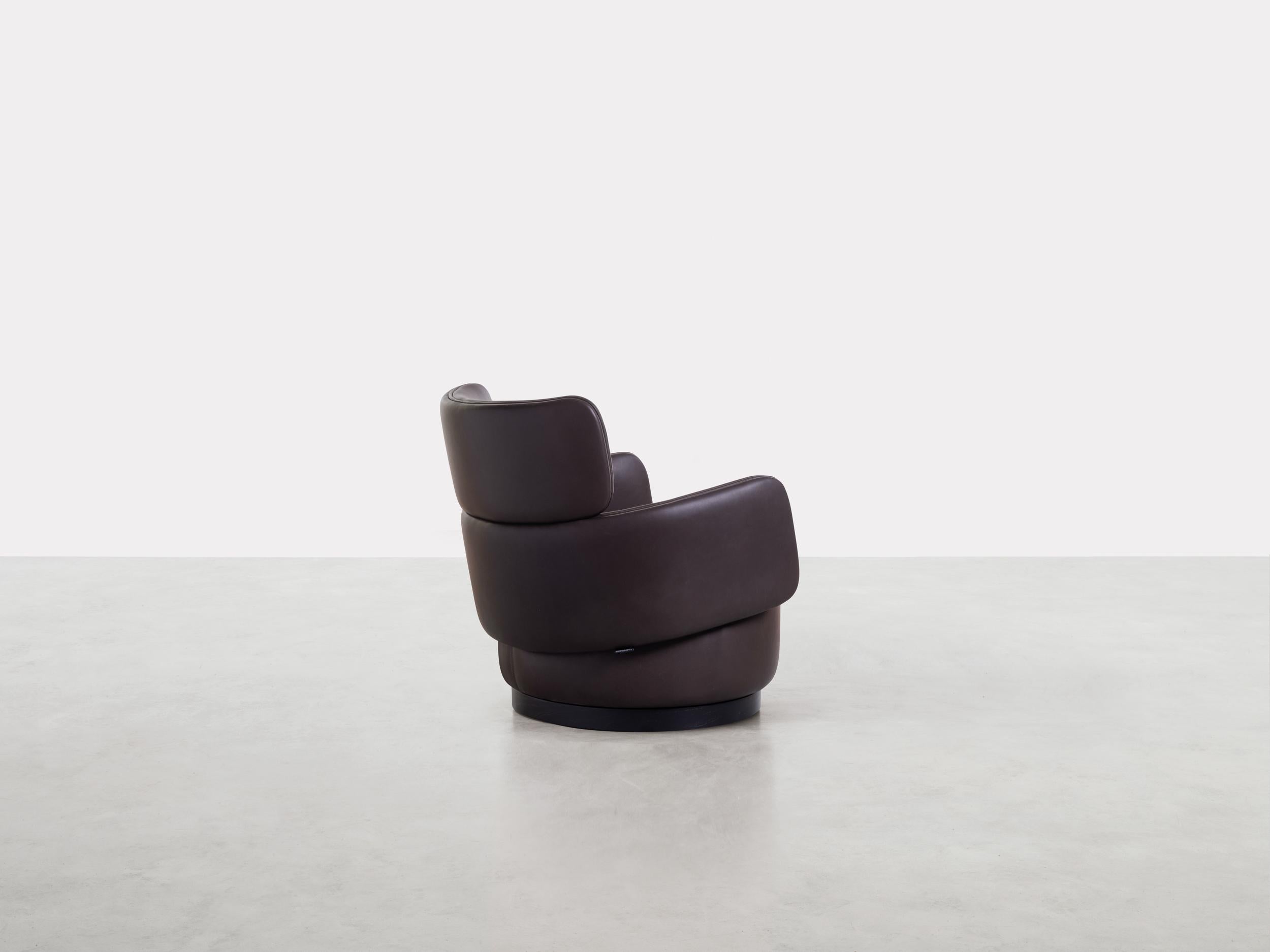 Low version of Boris armchair. This large armchair refers to a small animal and its unmistakable fragile yet sturdy body. However unusual, the idea of drawing inspiration from an ant to design a seat seems to bring exquisite visual and constructive