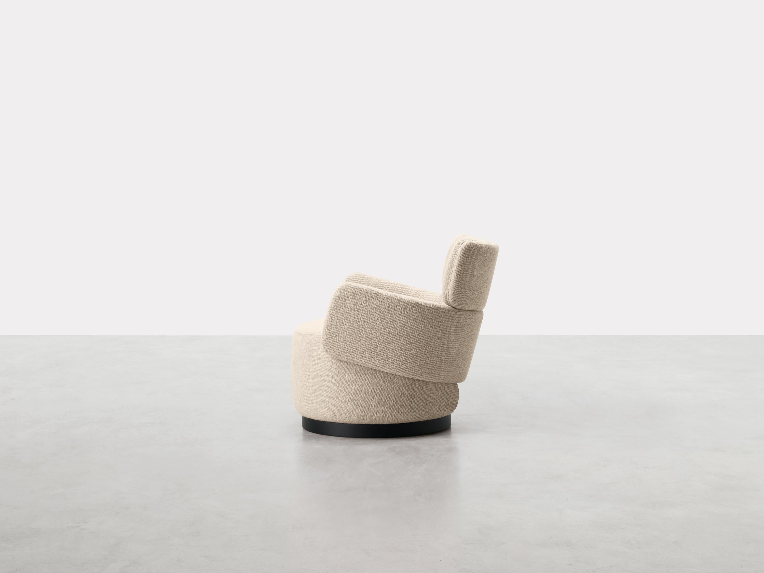 Moderno Boris, soft enveloping armchair in fabric, Dainelli Studio for Somaschini, Italy in vendita