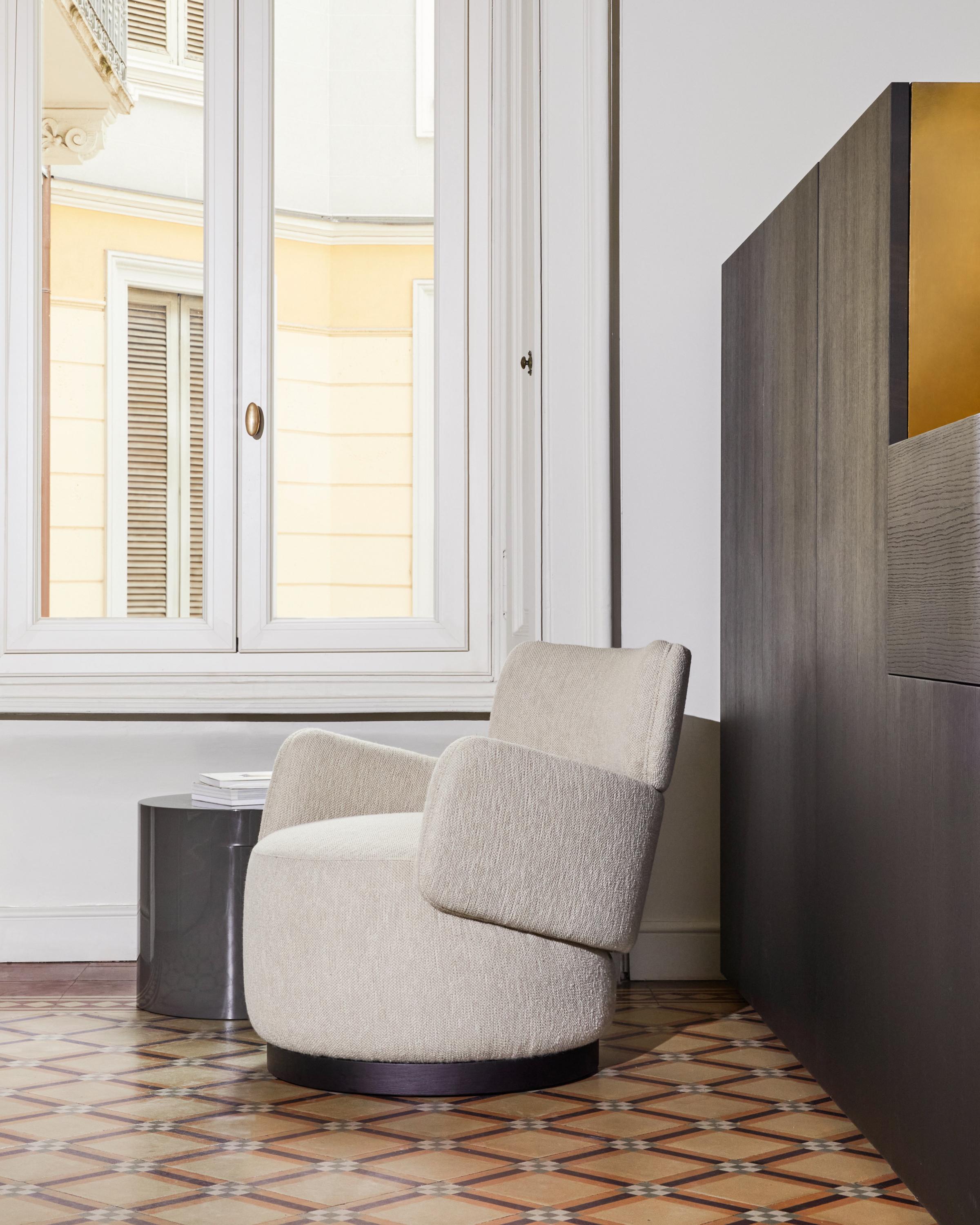 Italian Boris, soft enveloping armchair in fabric, Dainelli Studio for Somaschini, Italy in vendita