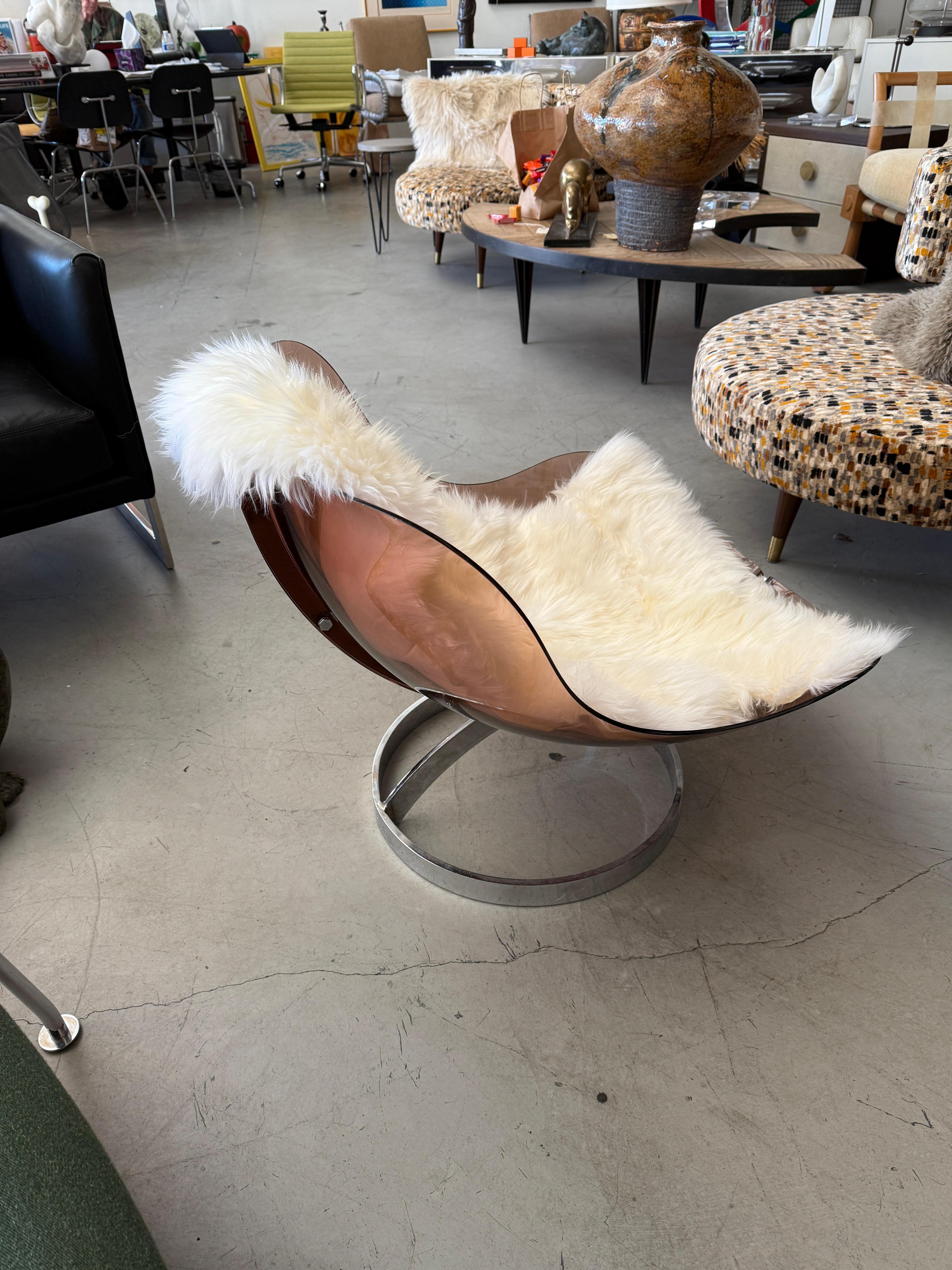 Francese Boris Tabacoff per Mobilier Modulair Moderne Sedia a sfera in lucite fumé in vendita