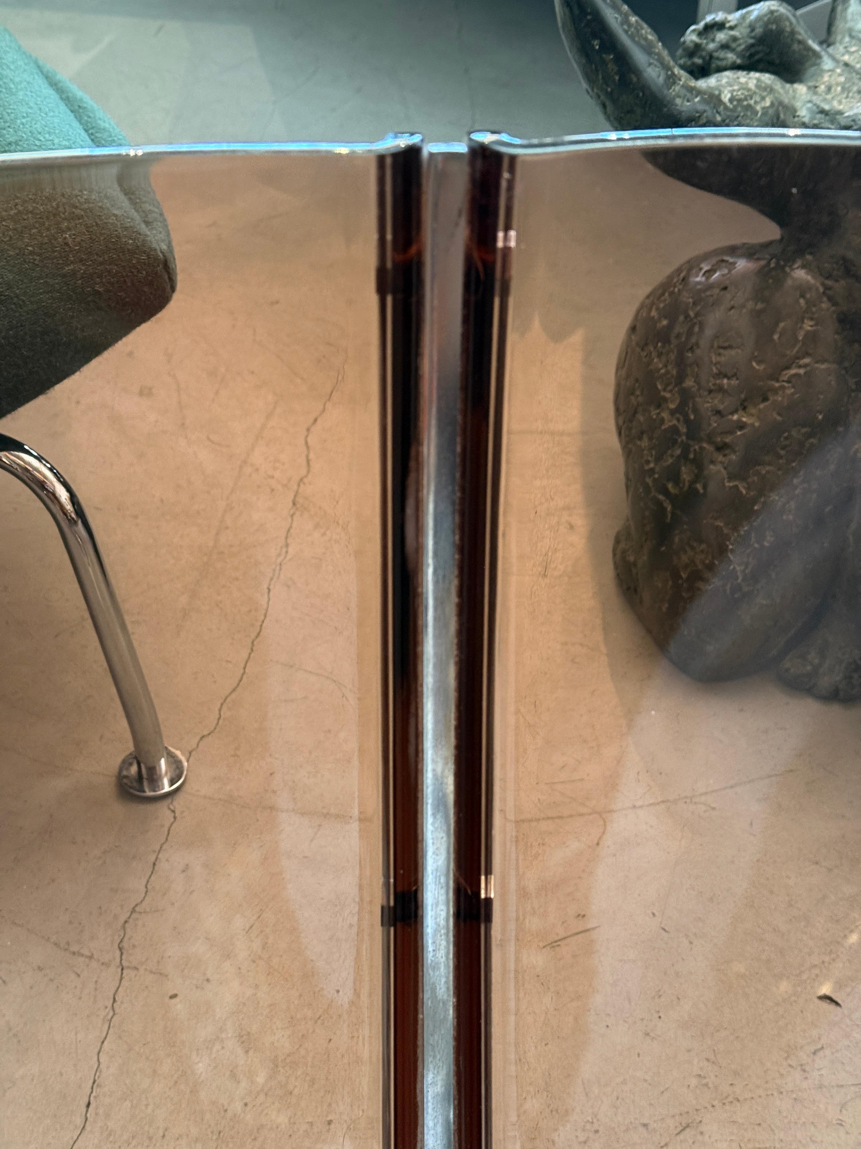 Boris Tabacoff per Mobilier Modulair Moderne Sedia a sfera in lucite fumé in vendita 2