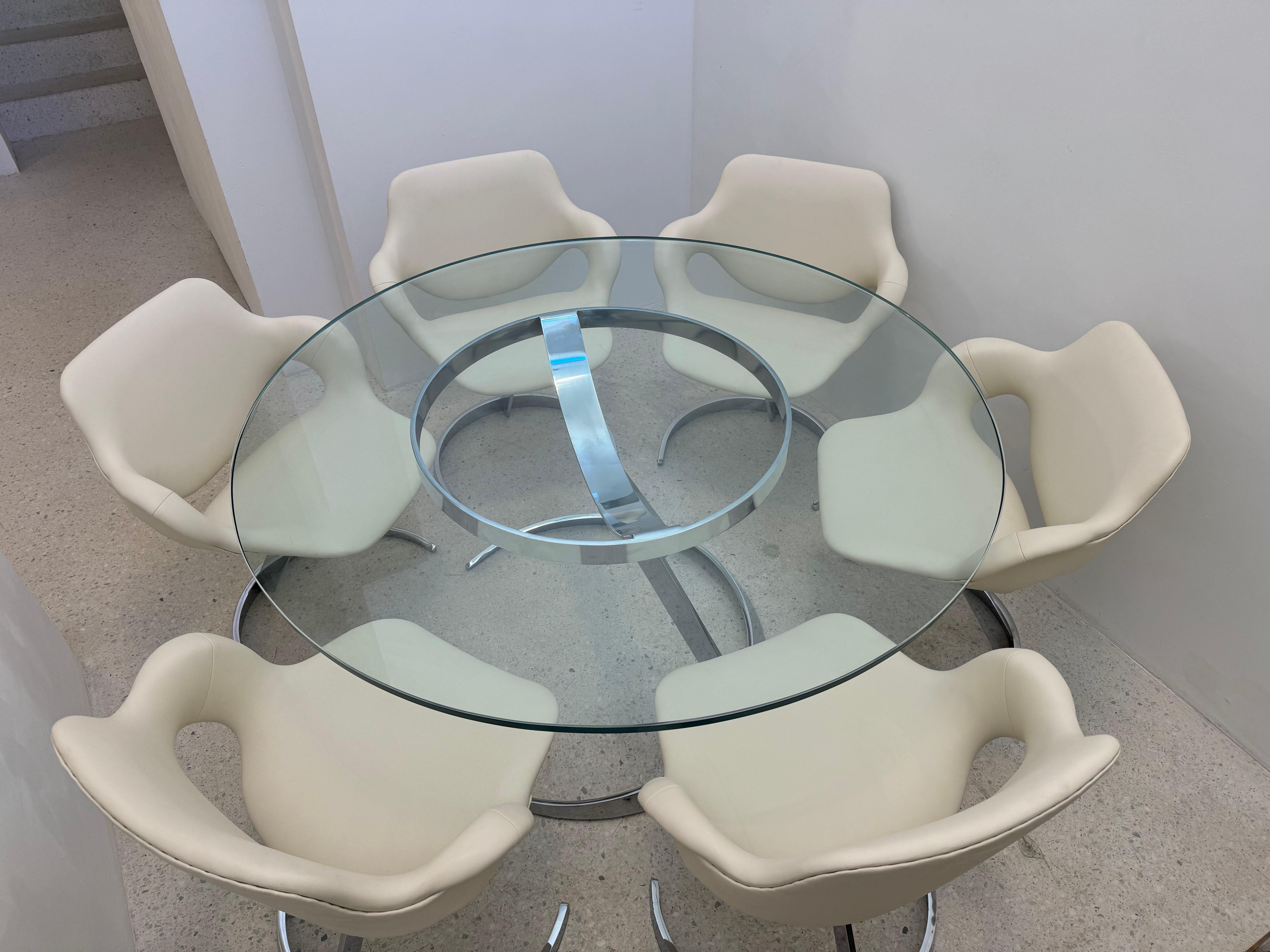 Striking “Scimitar” dining set by French modernist designer Boris Tabacoff (1927–1985), produced by Mobilier Modulaire Moderne (MMM) in the early 1970s. This complete ensemble includes six of the iconic Scimitar chairs—a notably rare