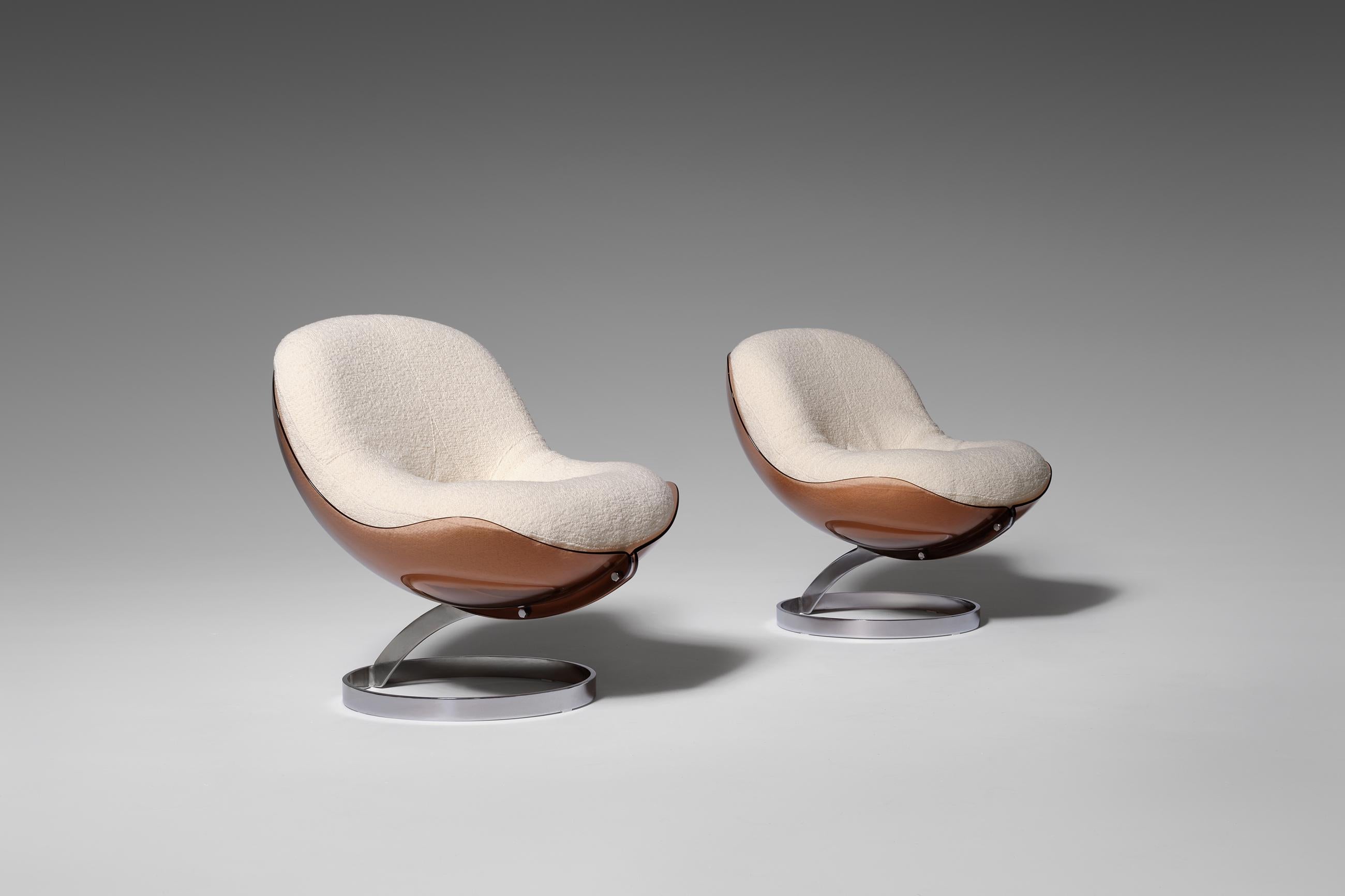 Iconic 'Sphere' lounge chairs by Boris Tabacoff for MMM; 'Mobilier Modular Moderne', France 1971. Stunning unique design made of transparant bronze colored Lucite shells on a circular chromed base. The shells and chrome are re-polished into