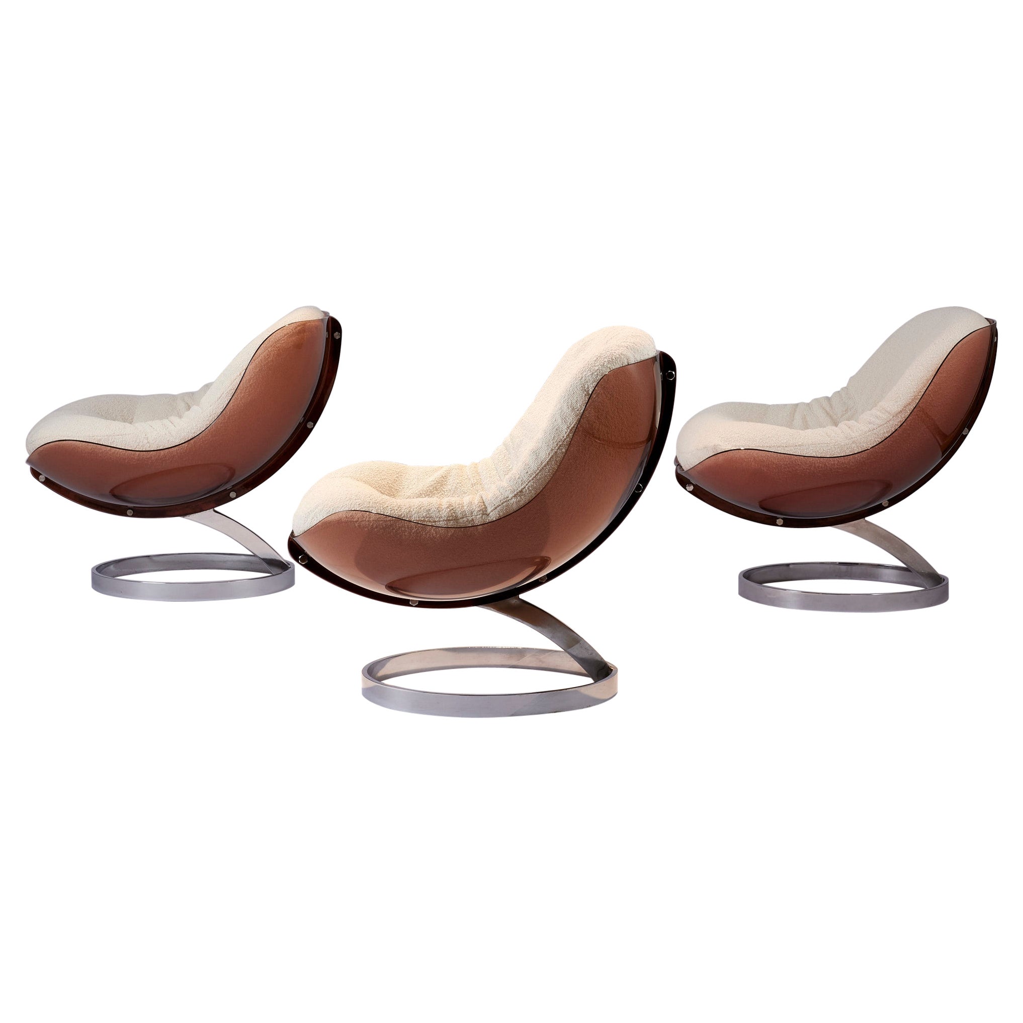 Boris Tabacoff (1927-1985)
Chauffeuses Sphère, circa 1971 
Mobilier Modulaire Moderne éditeur
Altuglas fumé, acier chromé, tissu lainé crème
Measures: H. 62 cm - L. 67 cm - P. 65 cm.