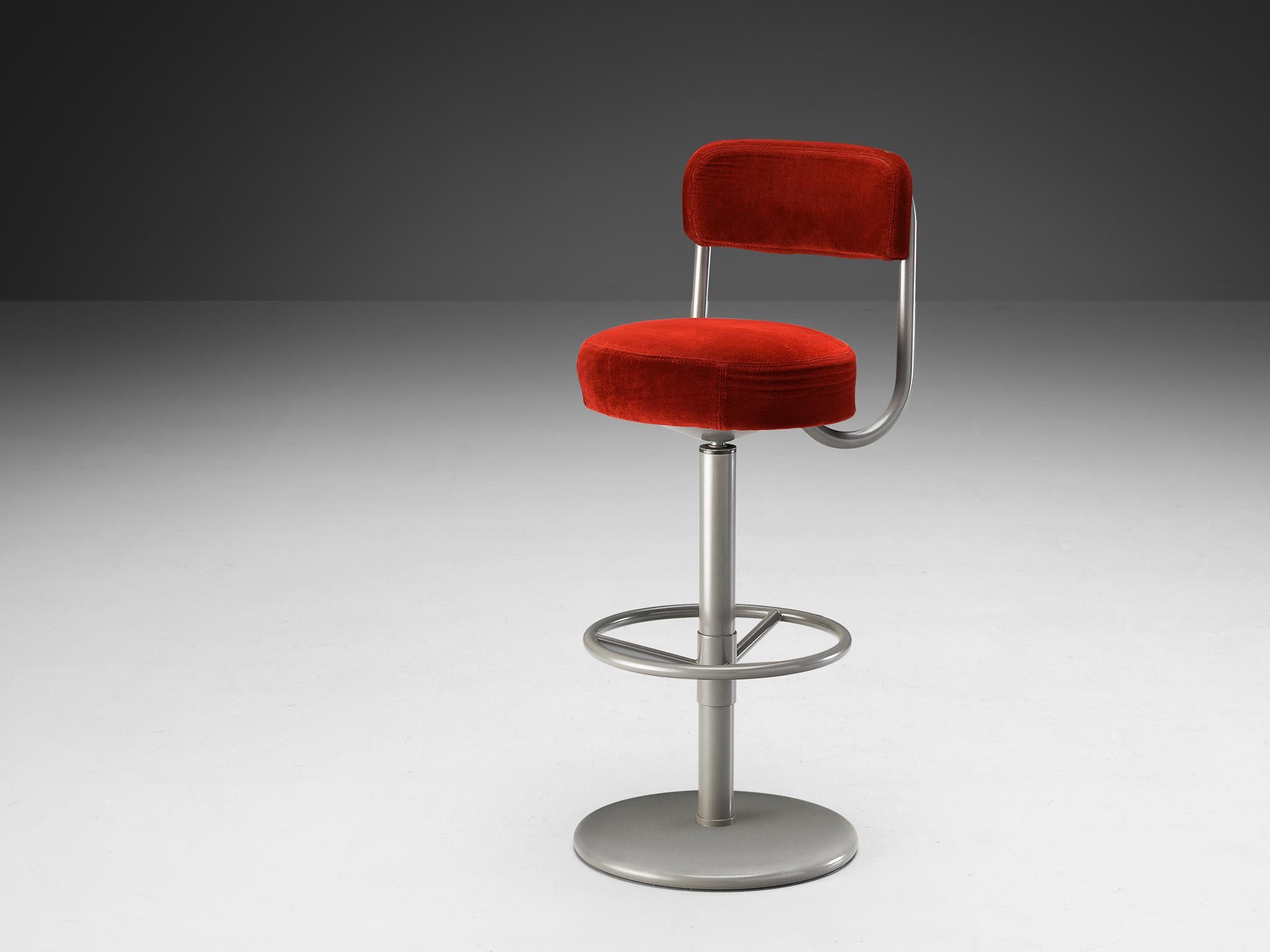 Börje Johanson for Johanson Design, barstool as part of 'Johanson Jupiter Collection', metal, leatherette, Sweden, 1970s.

Highly comfortable high barstool in red velvet upholstery. Due to the solid seat and back, these chairs provide a very