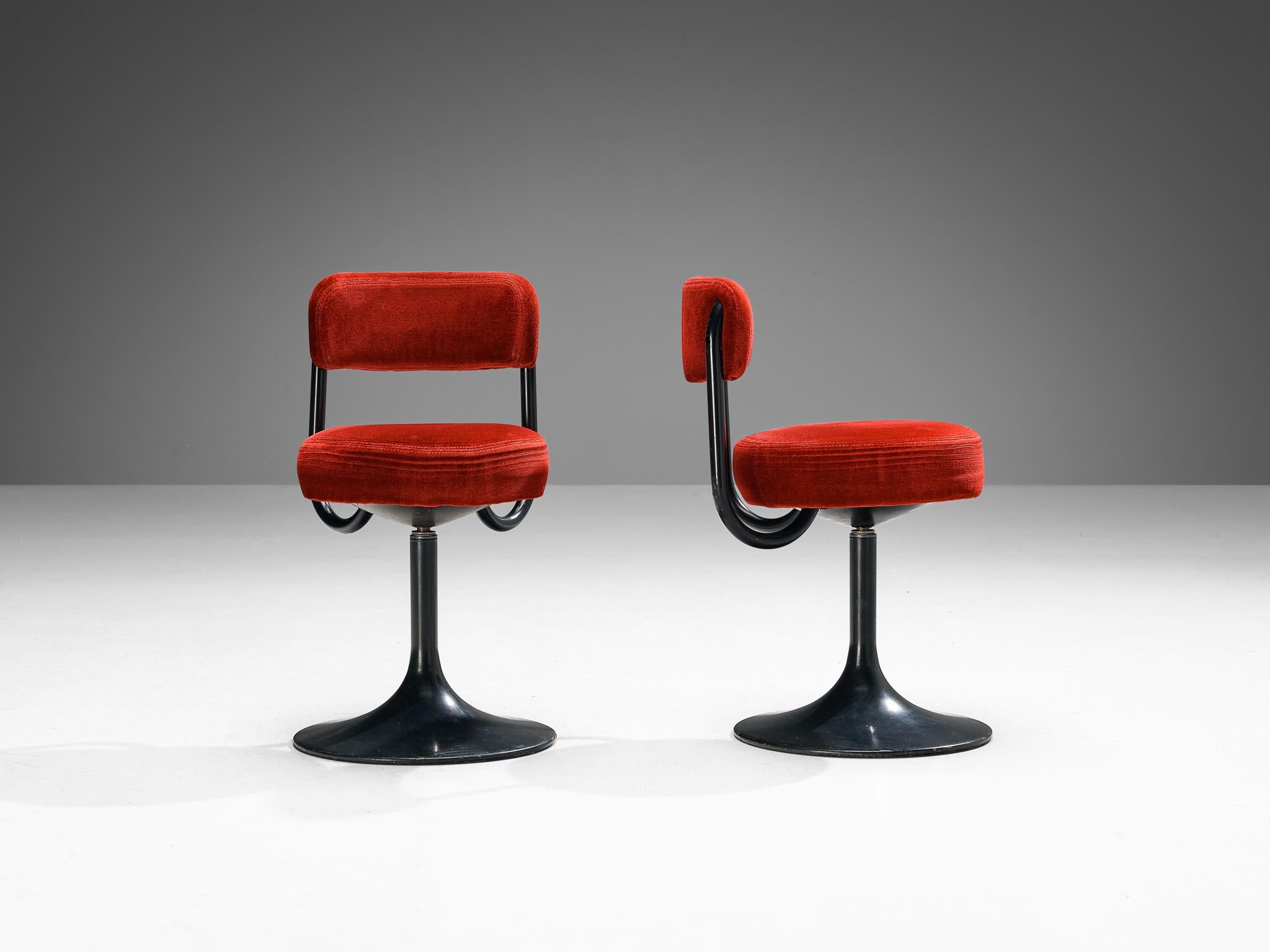 Fin du 20e siècle Börje Johanson for Johanson Design Ensemble de chaises pivotantes en velours rouge  en vente