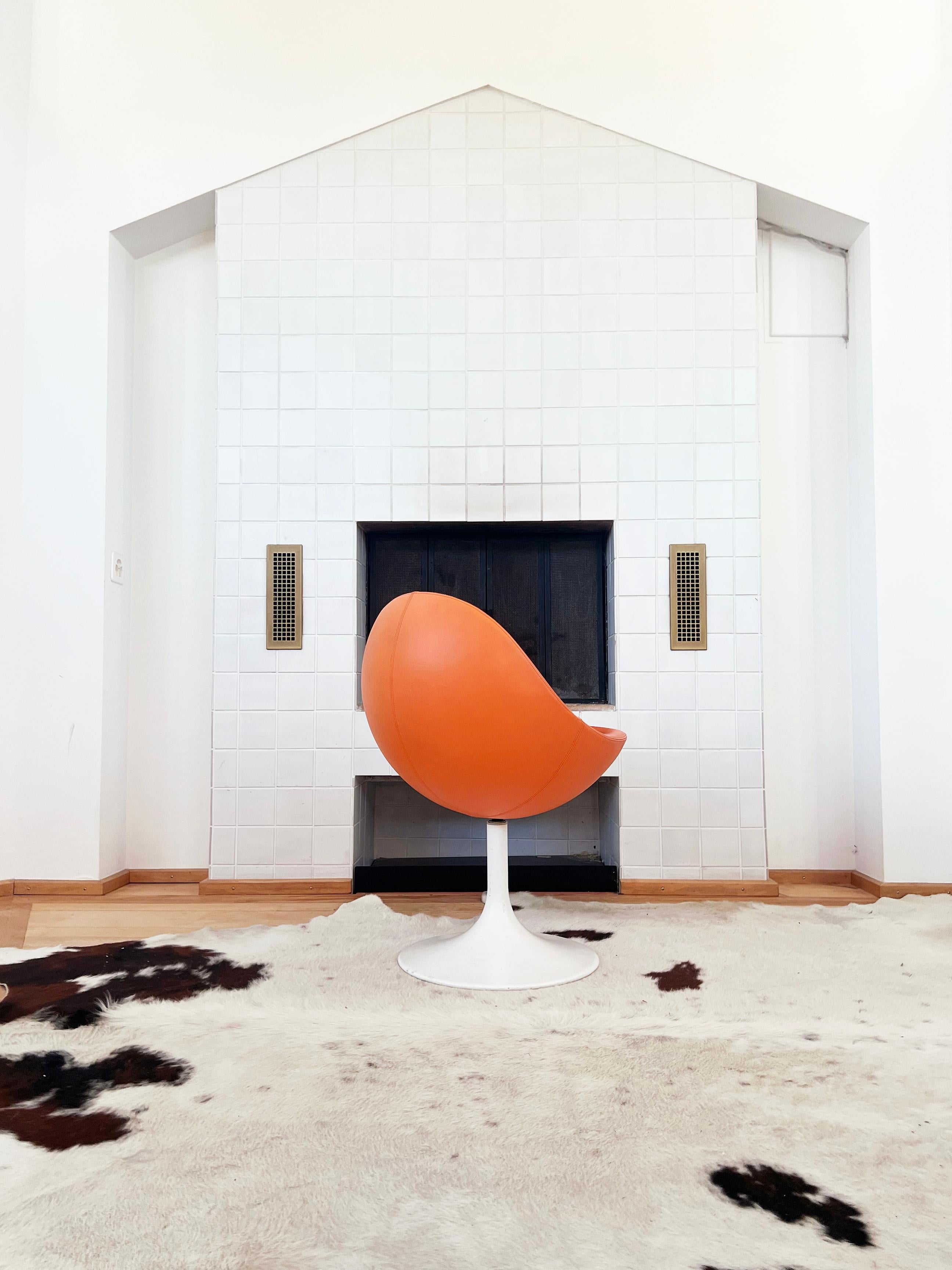 Swedish Börje Johanson Orange Leather Venus Chair, White Tulip Foot Sweden 60s, 1 Chair