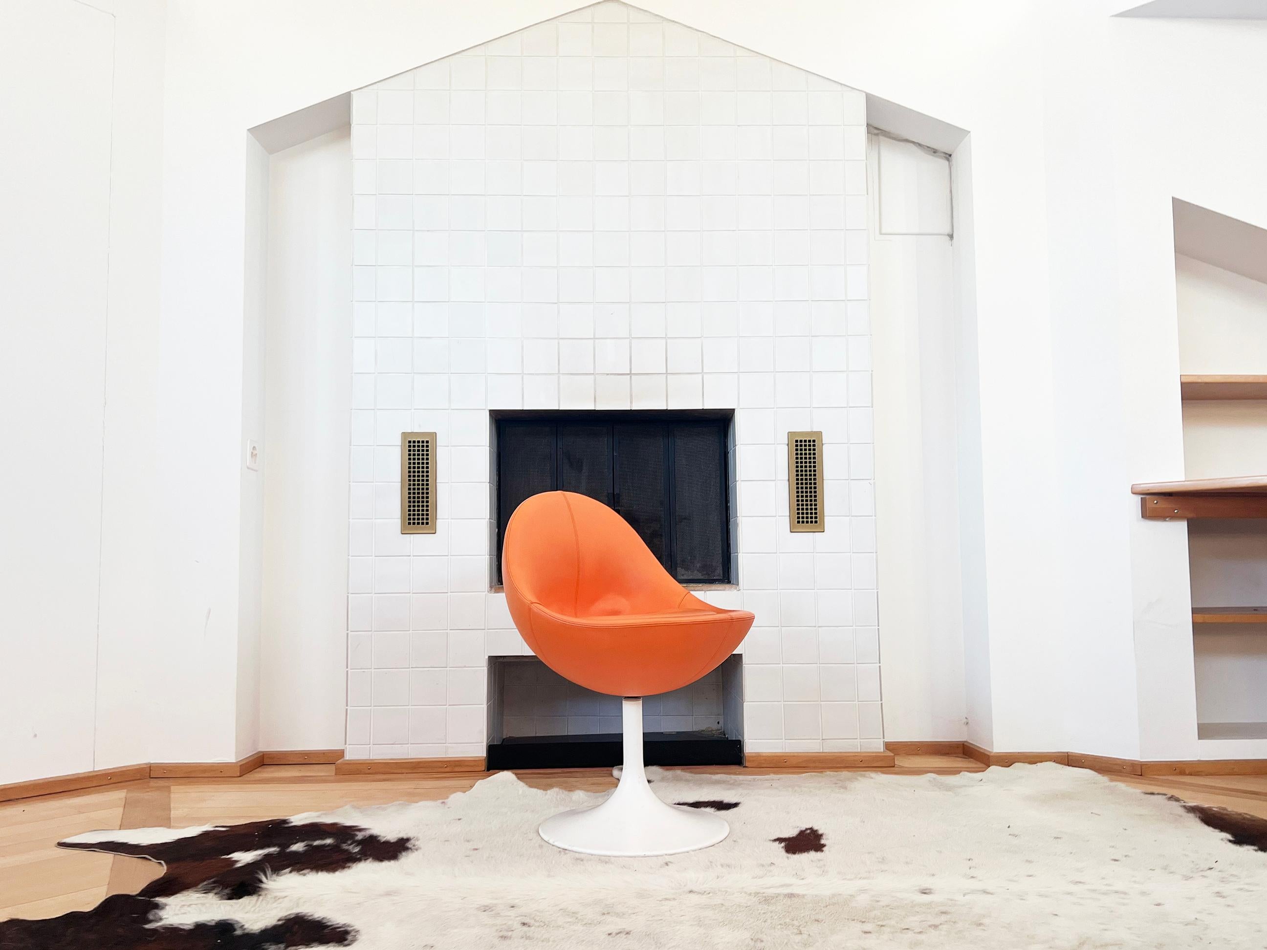 Börje Johanson Orange Leather Venus Chairs on White Tulip Foot, Sweden 60s -Pair For Sale 8