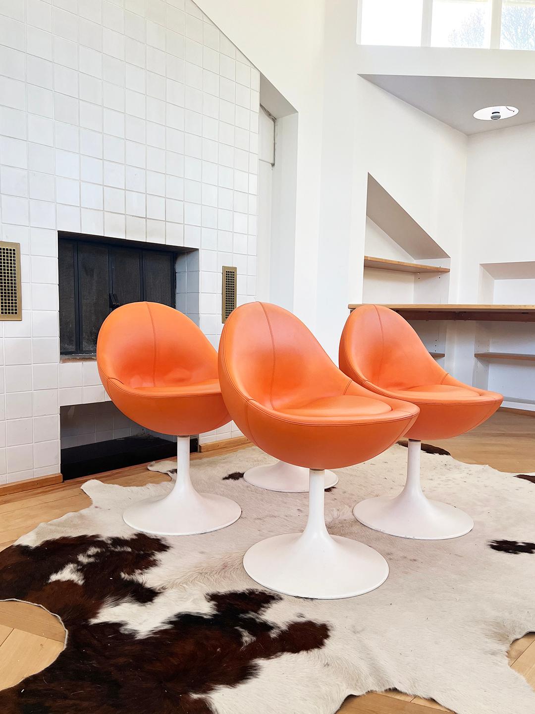 Mid-20th Century Börje Johanson Orange Leather Venus Chairs on White Tulip Foot, Sweden 60s -Pair For Sale