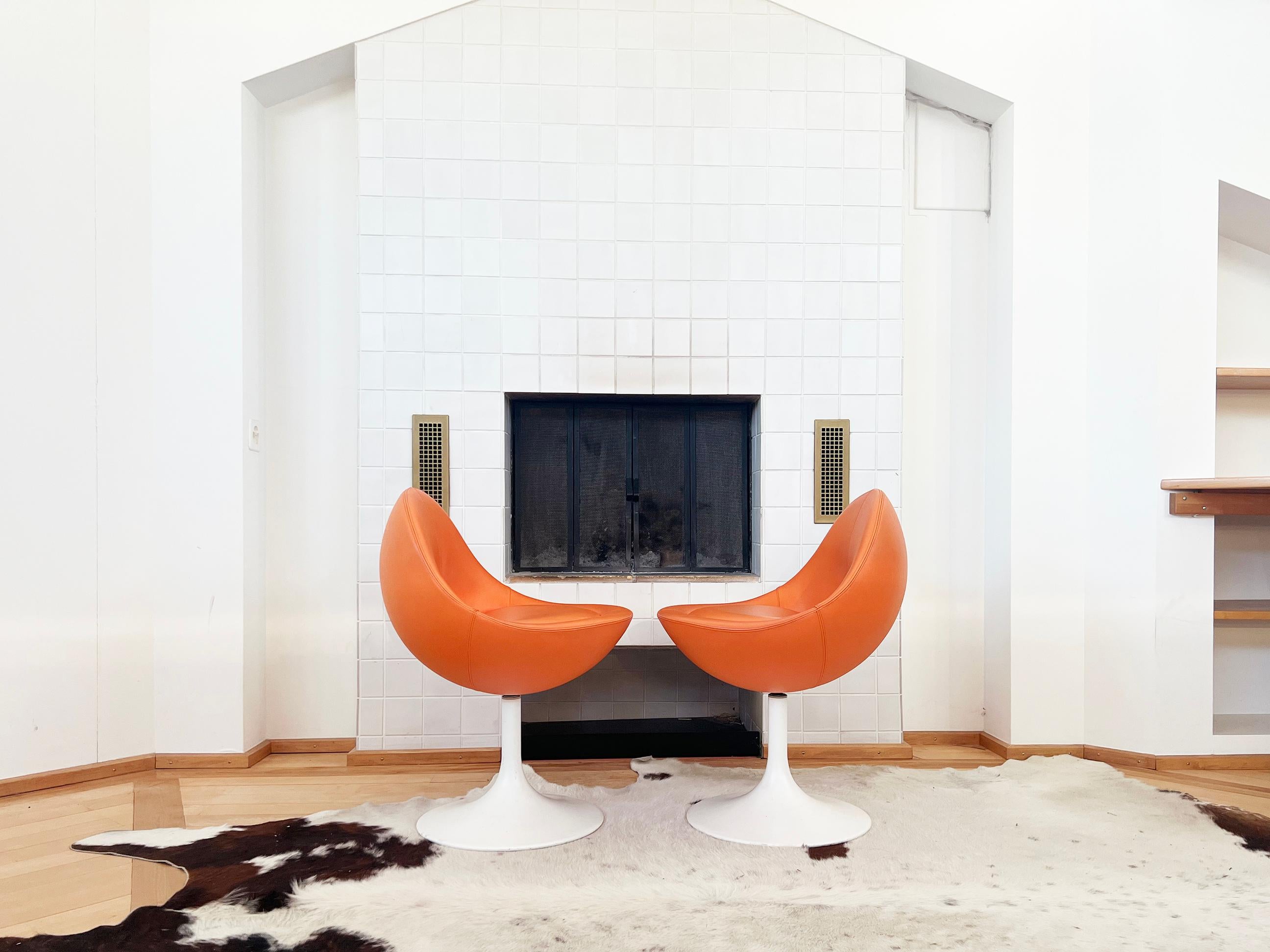 Börje Johanson Orange Leather Venus Chairs on White Tulip Foot, Sweden 60s -Pair For Sale 1