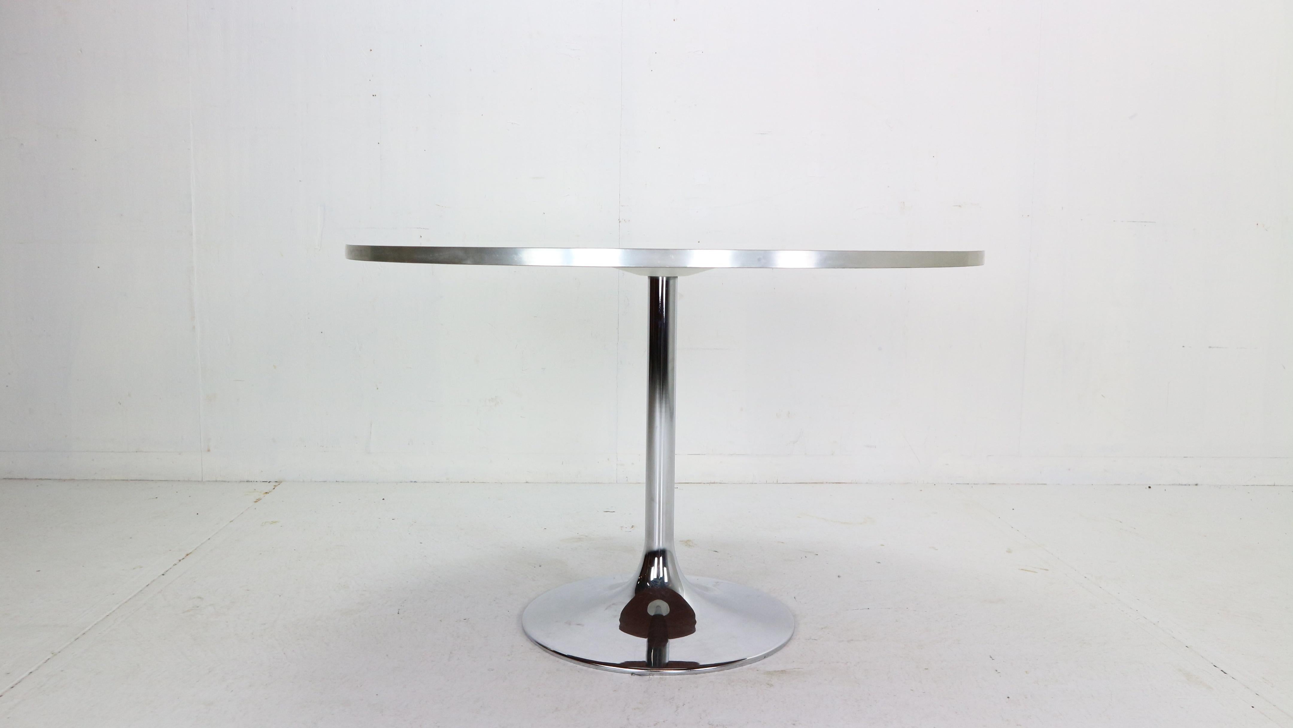 Mid- Century Modern period Tulip dinning table designed by Börje Johanson for his own company Johanson Design Markaryd, 1968 Sweden.

White laminate bistro or dining table with chrome pedestal base and white laminate top. 
Very good condition,