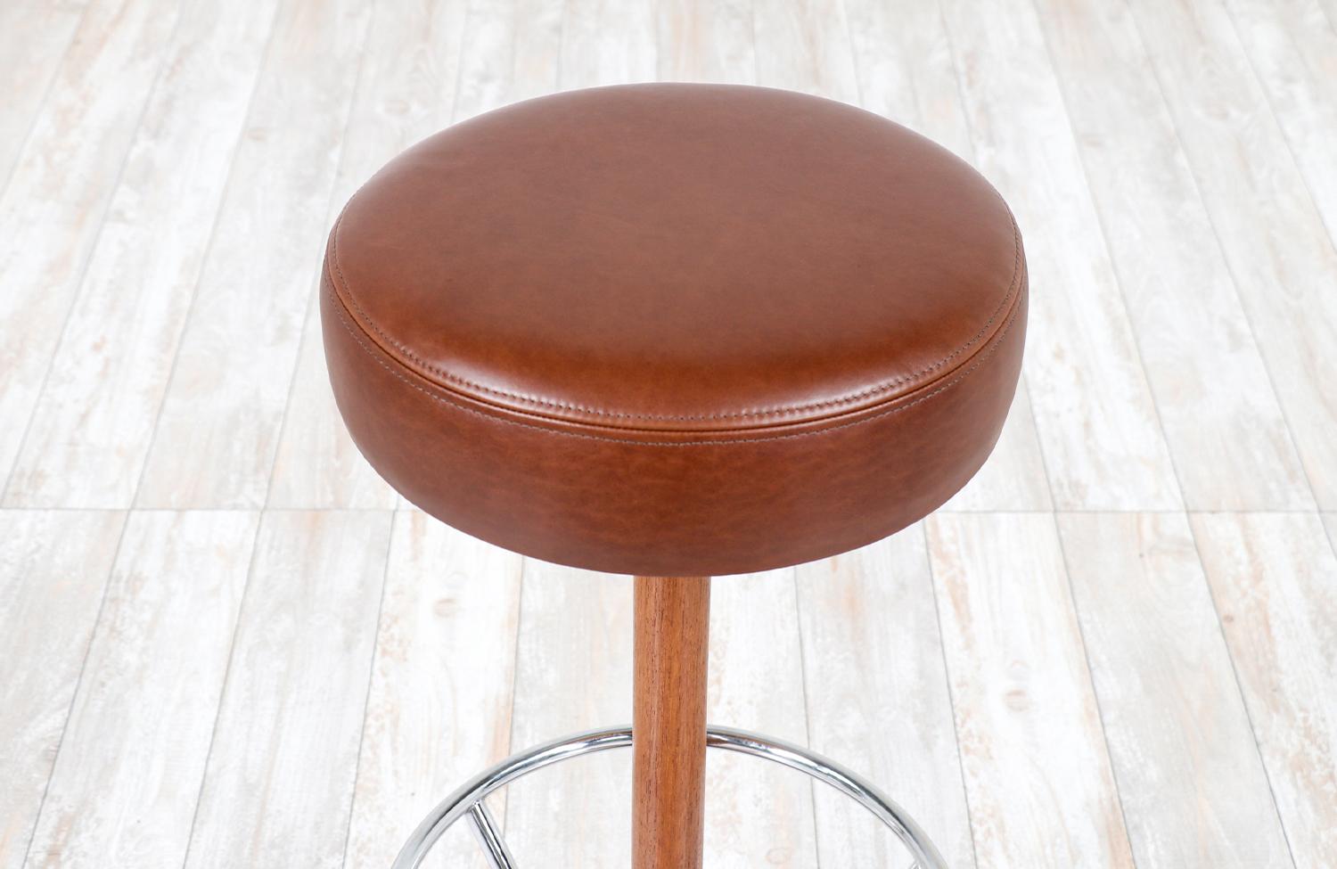 Borje Johanson Teak & Chrome Swivel Bar Stools for Johanson Design In Excellent Condition For Sale In Los Angeles, CA