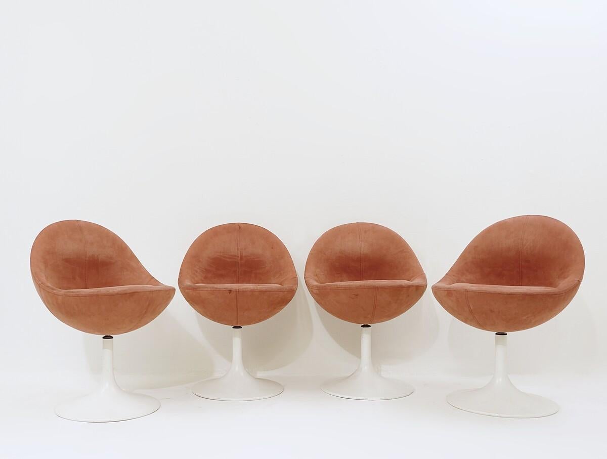 Börje Johanson ‘Venus’ chair for Johanson Design Set 4 - original salmon suede.