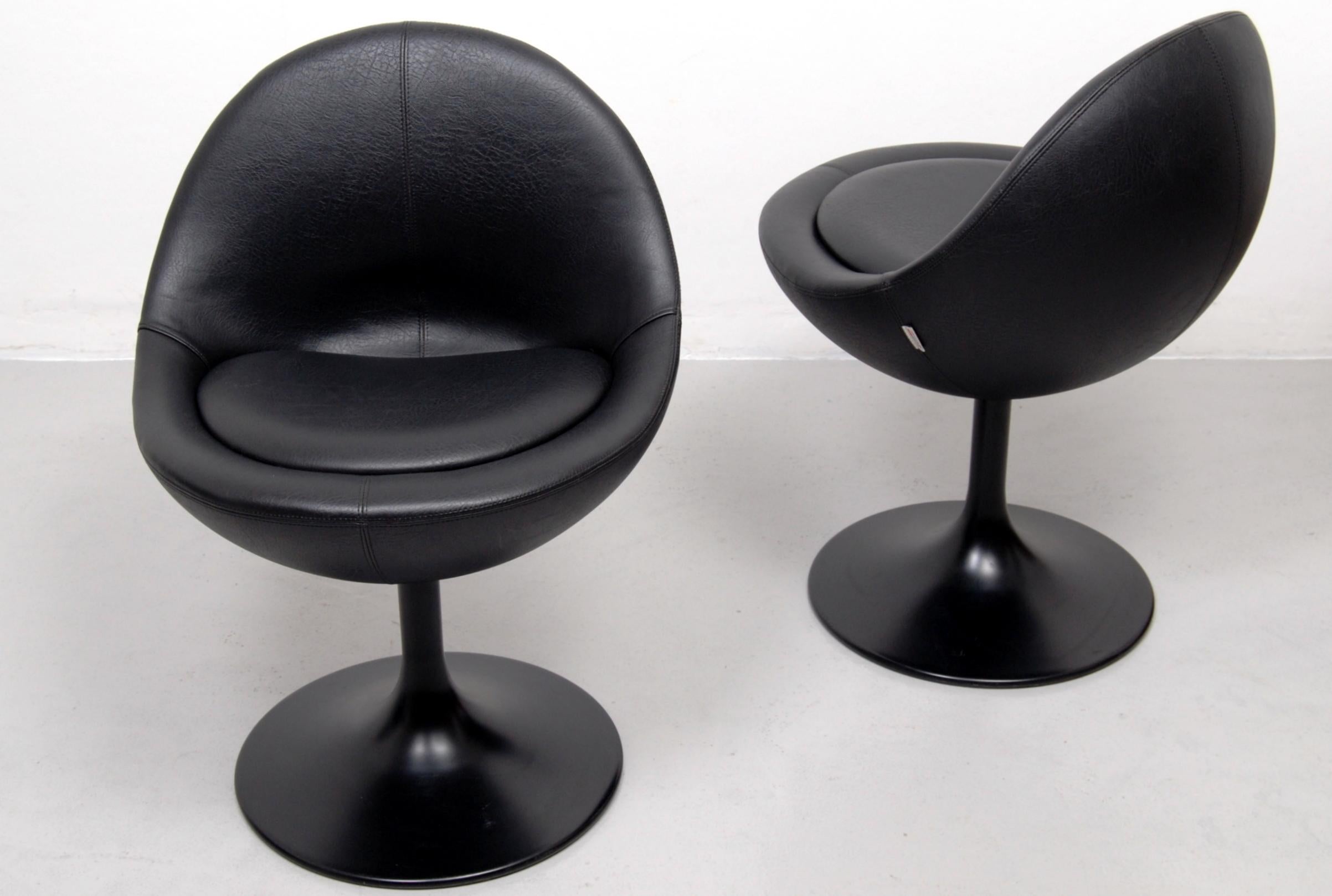 A pair of Börje Johansson low swivel stools / chairs in black, faux leather with black Tulip foot, model “Venus”. Excellent vintage condition.
 