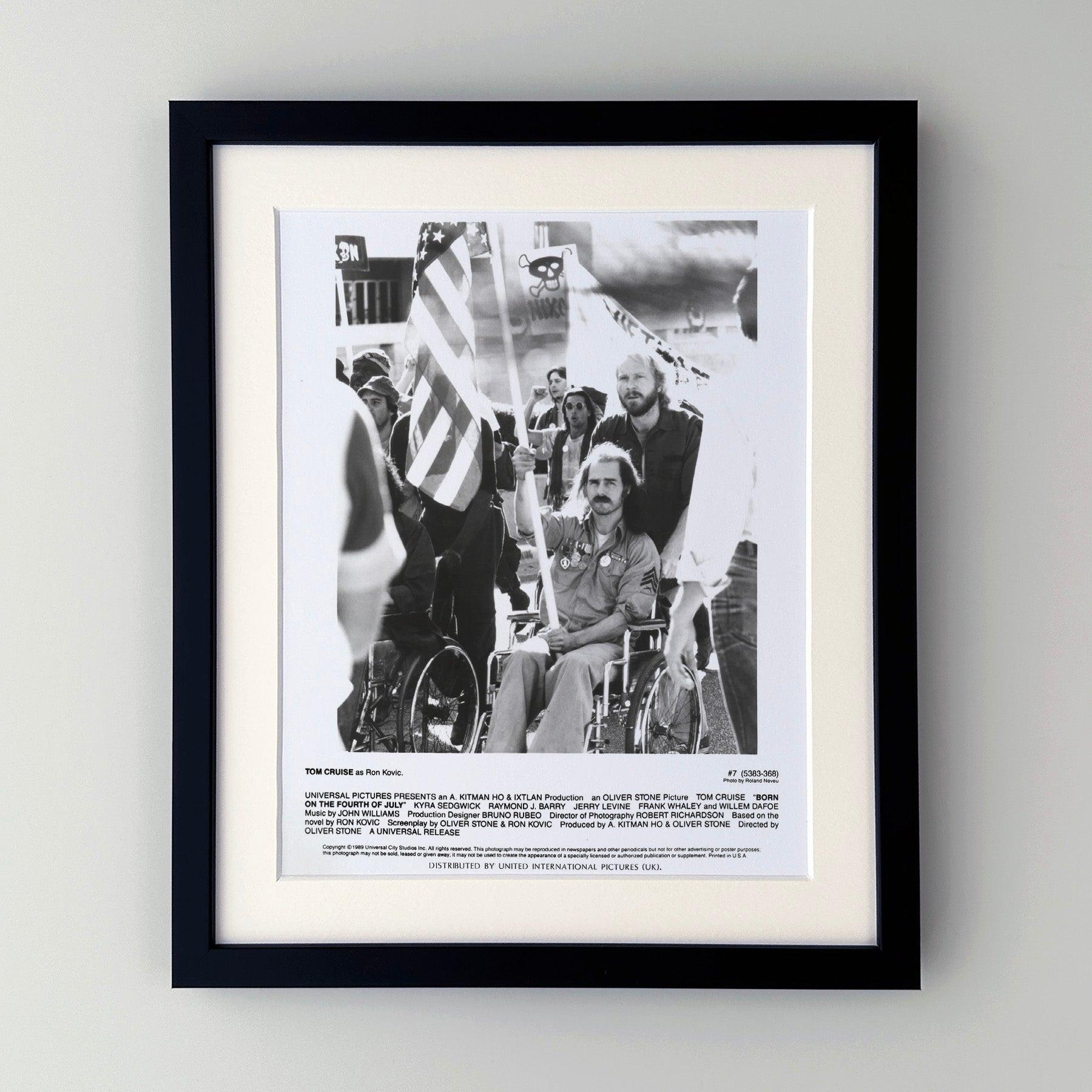 Original 8x10 inches Publicity Film Still for Born on the Forth of July (1989) avec Tom Cruise et réalisé par Oliver Stone.

Les photos de publicité (film/production) ont été créées pour aider les studios à promouvoir leurs nouveaux films. Les