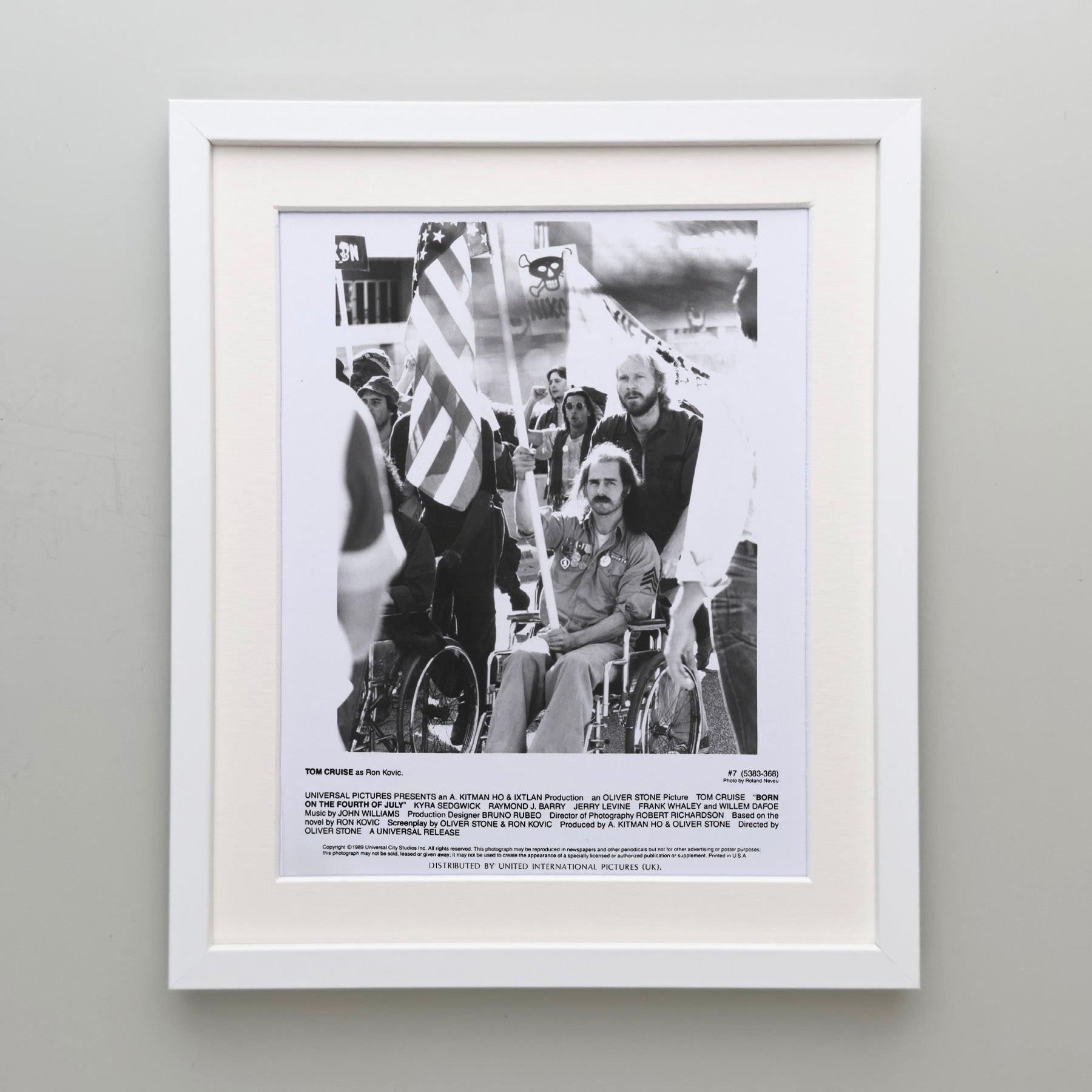 Born on the Forth of July 1989 Publicity Film Movie Press Still Framed Excellent état - En vente à Bath, Somerset