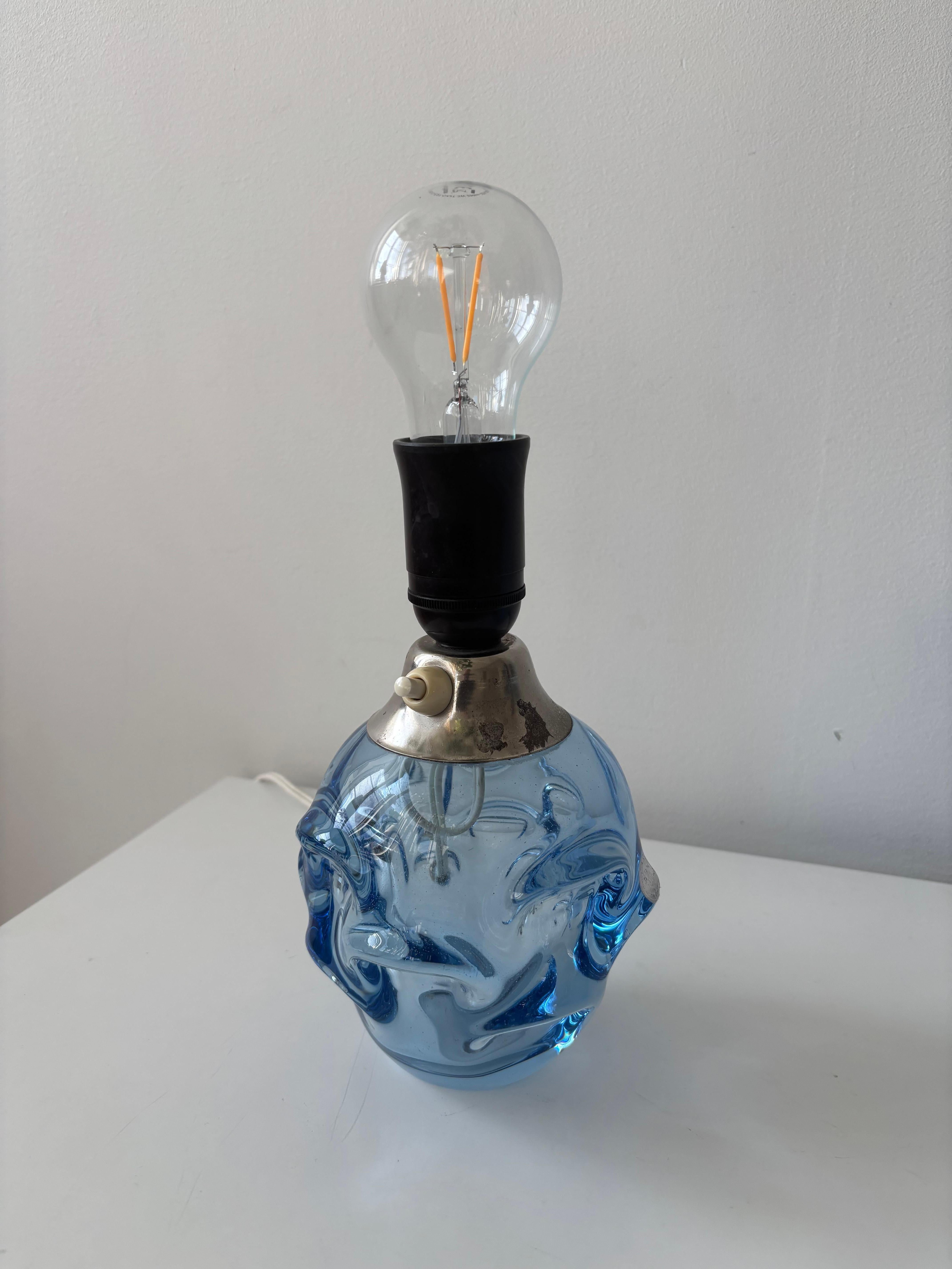 Lampe de table Börne Augustsson en verre bleu clair, Åseda Glasbruk, Suède, vers 1950 Bon état - En vente à Västra Frölunda, SE