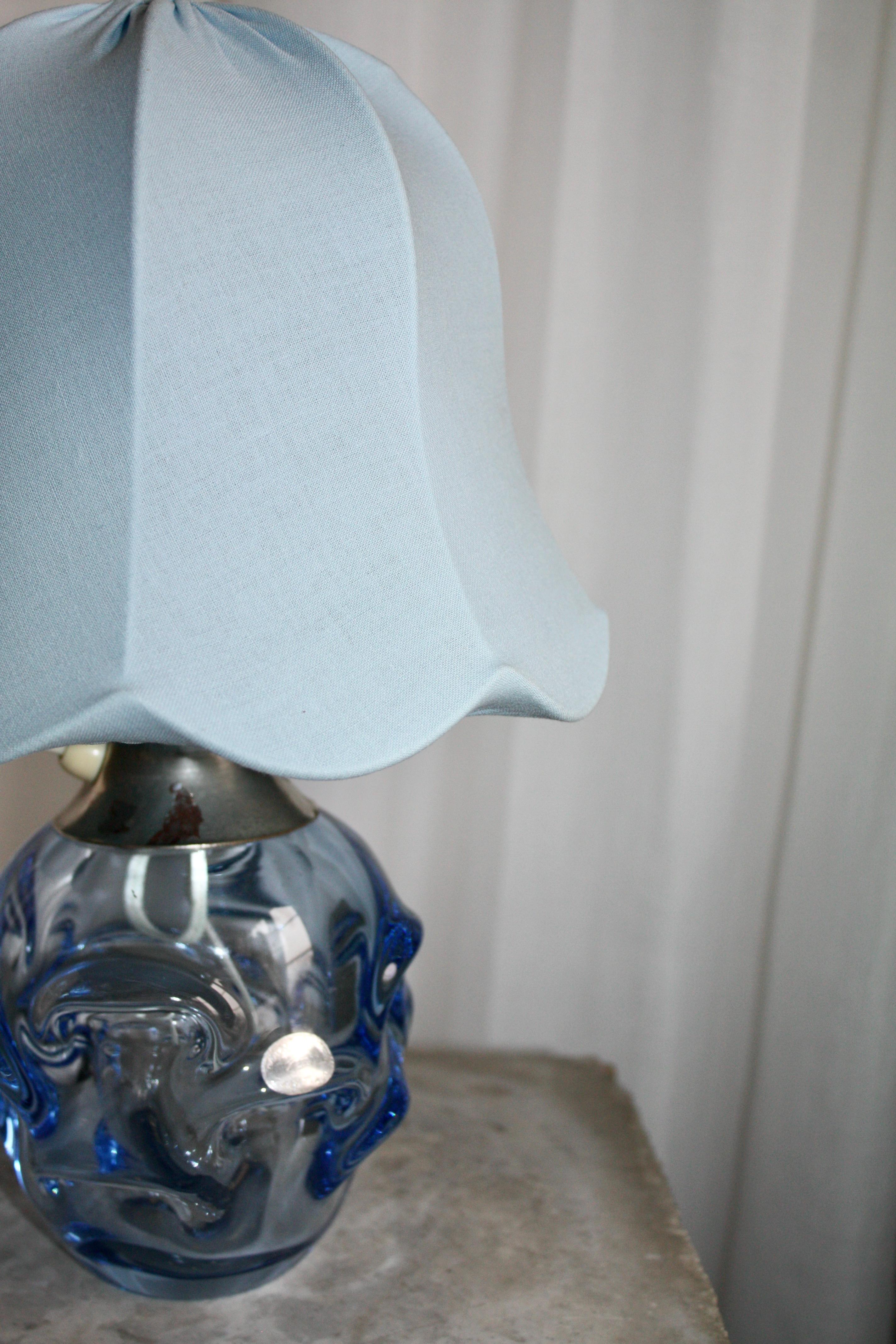 Milieu du XXe siècle Lampe de table Börne Augustsson en verre bleu clair, Åseda Glasbruk, Suède, vers 1950 en vente