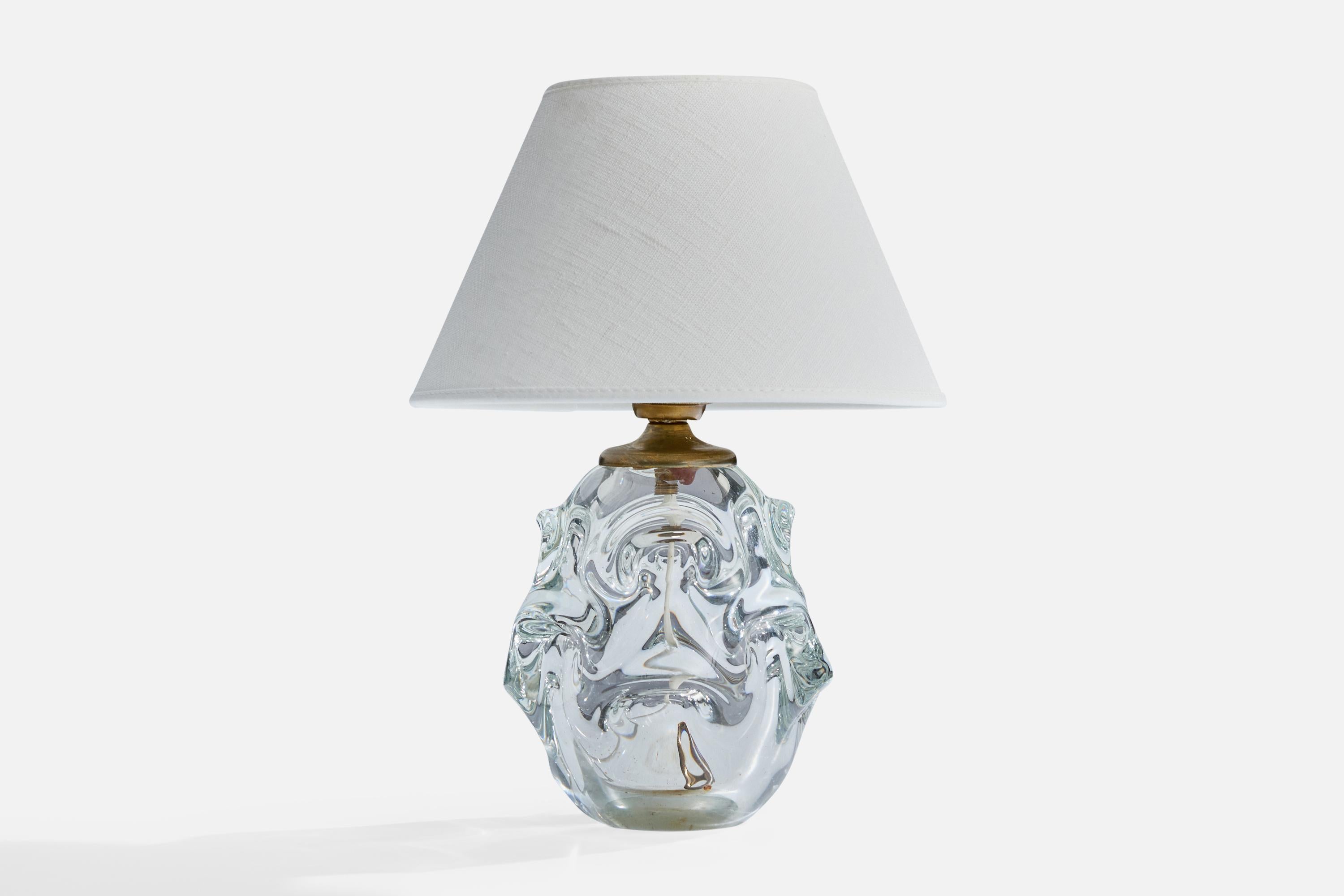 Lampe de table en verre soufflé et laiton conçue par Börne Augustsson et produite par Åseda Glasbruk, Suède, c.C. 1940.

Dimensions de la lampe (pouces) : 8.5 