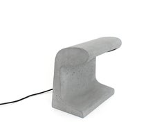 Lampada da tavolo Borne Bétone Petite Cast Concrete di Le Corbusier con lampadina LED