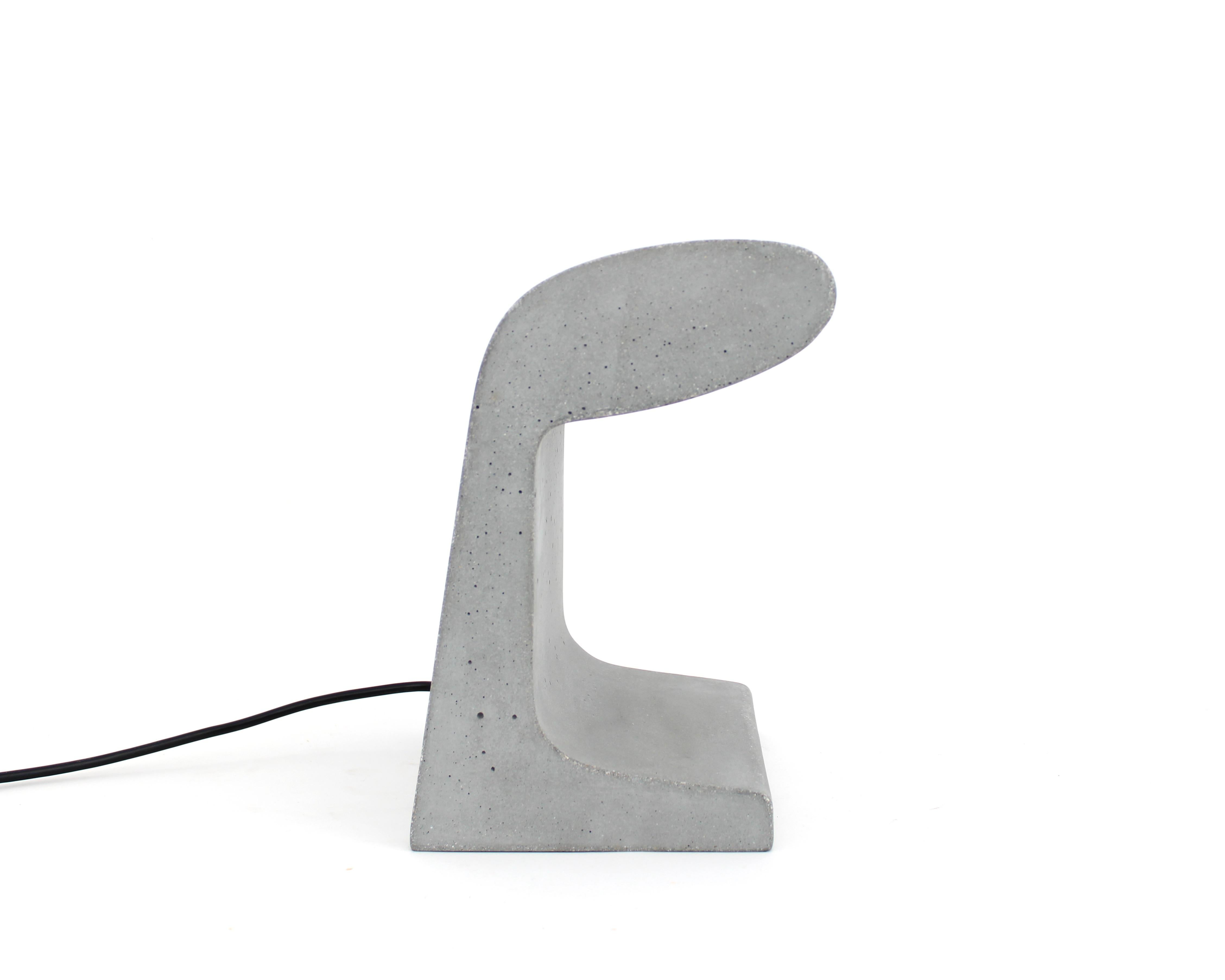 Mid-Century Modern Petite lampe de bureau en béton moulé Né Bétone par Le Corbusier avec ampoule LED  en vente