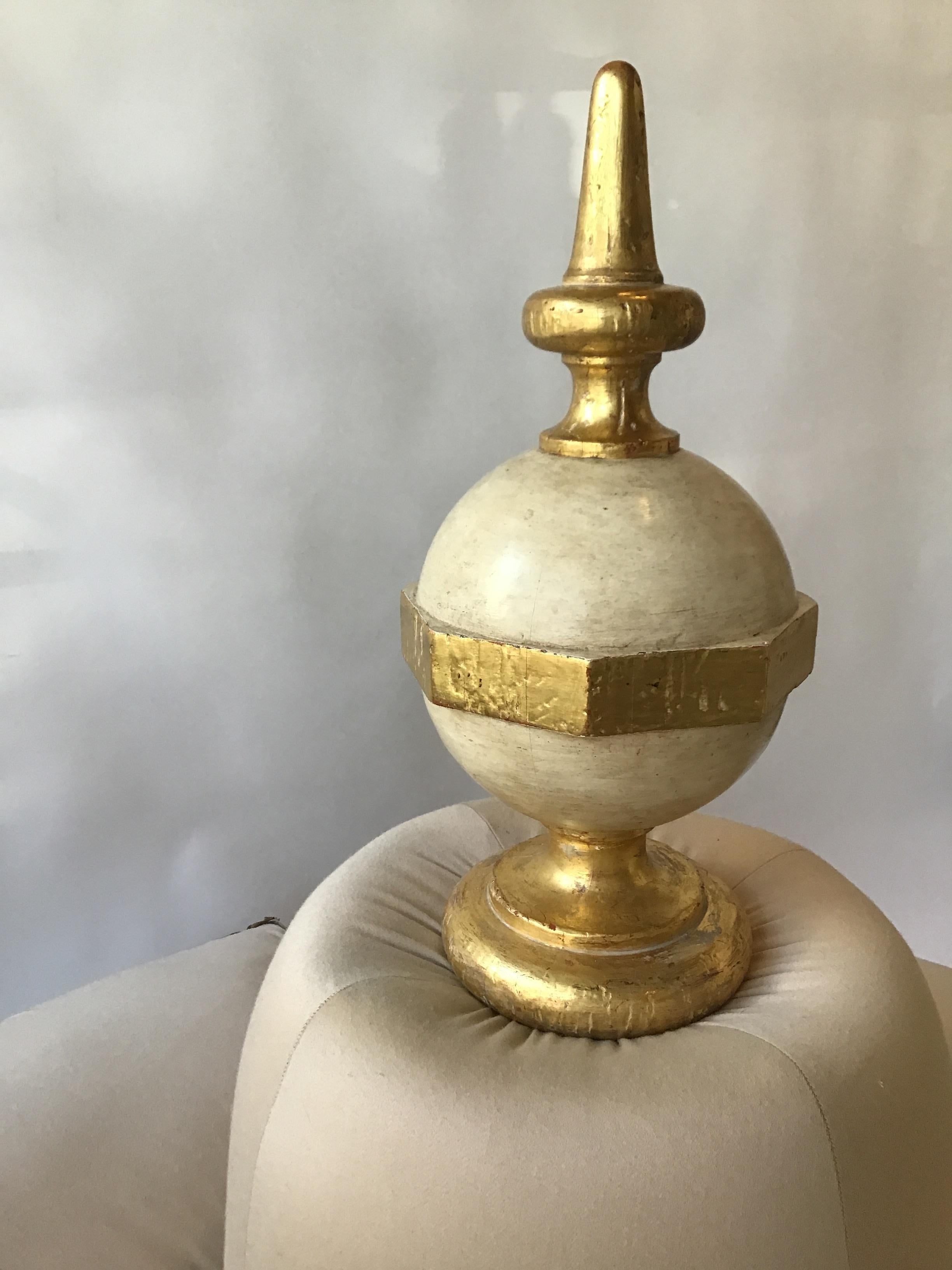 Borne Settee / Conversational Sofa In Good Condition In Tarrytown, NY