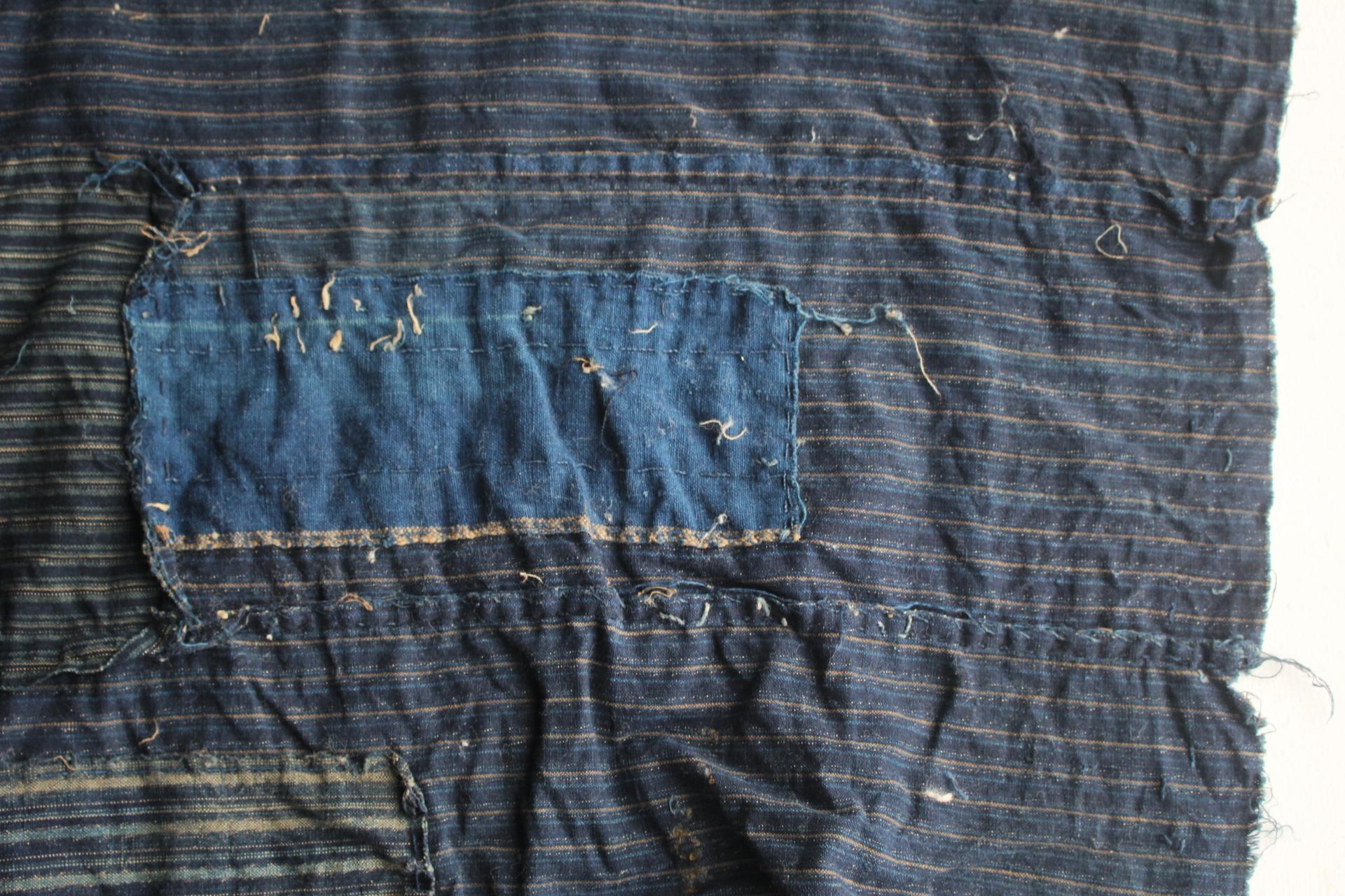 Boro4 Antiquités japonaises Art primitif BORO Patchwork de vieux tissus teints à l'indigo en vente 5