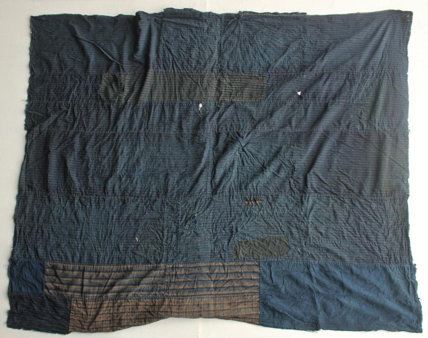 Boro4 Antiquités japonaises Art primitif BORO Patchwork de vieux tissus teints à l'indigo en vente 10
