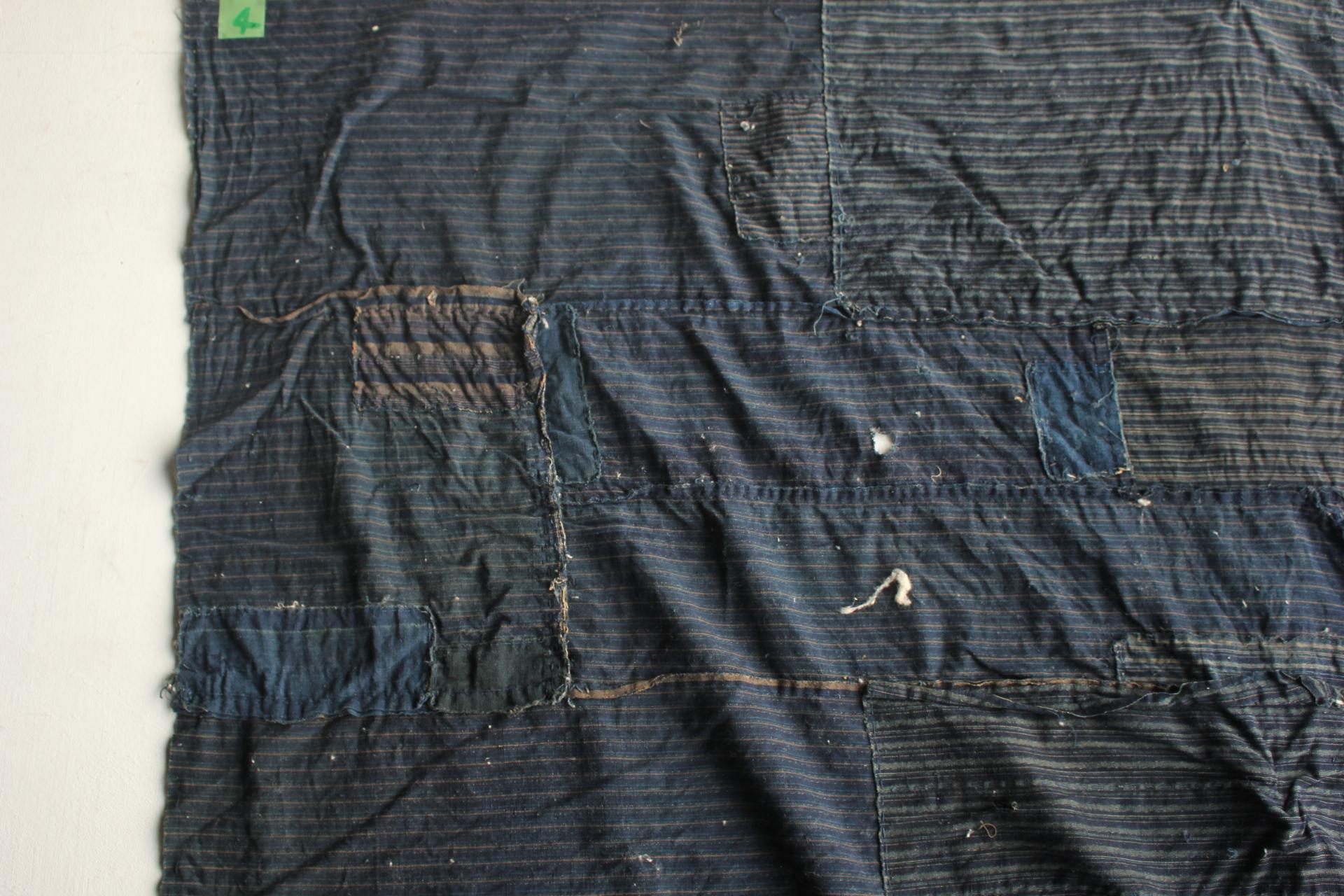 Boro4 Antiquités japonaises Art primitif BORO Patchwork de vieux tissus teints à l'indigo Abîmé - En vente à Niiza, JP