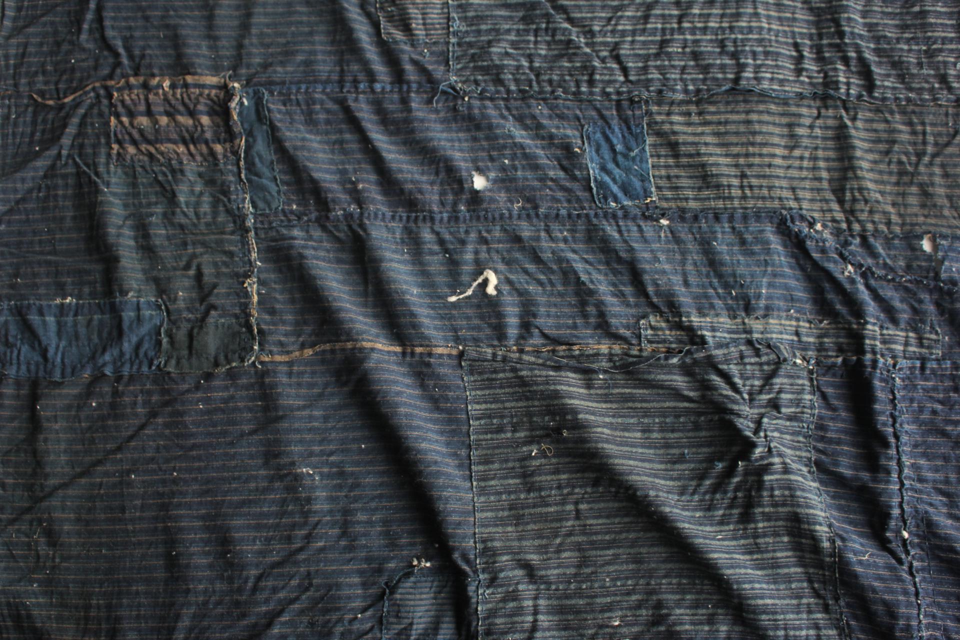 XIXe siècle Boro4 Antiquités japonaises Art primitif BORO Patchwork de vieux tissus teints à l'indigo en vente