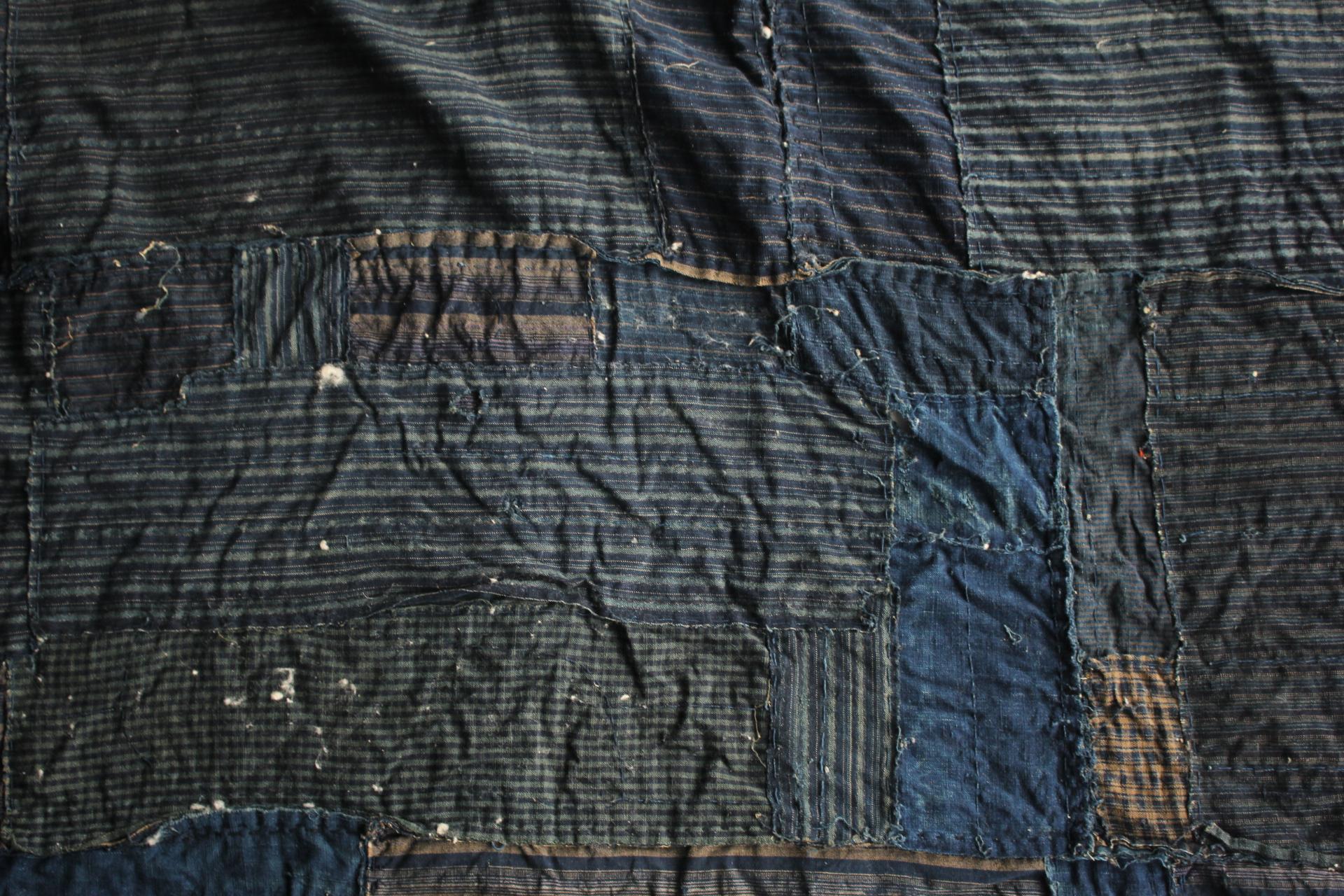 Boro4 Antiquités japonaises Art primitif BORO Patchwork de vieux tissus teints à l'indigo en vente 2