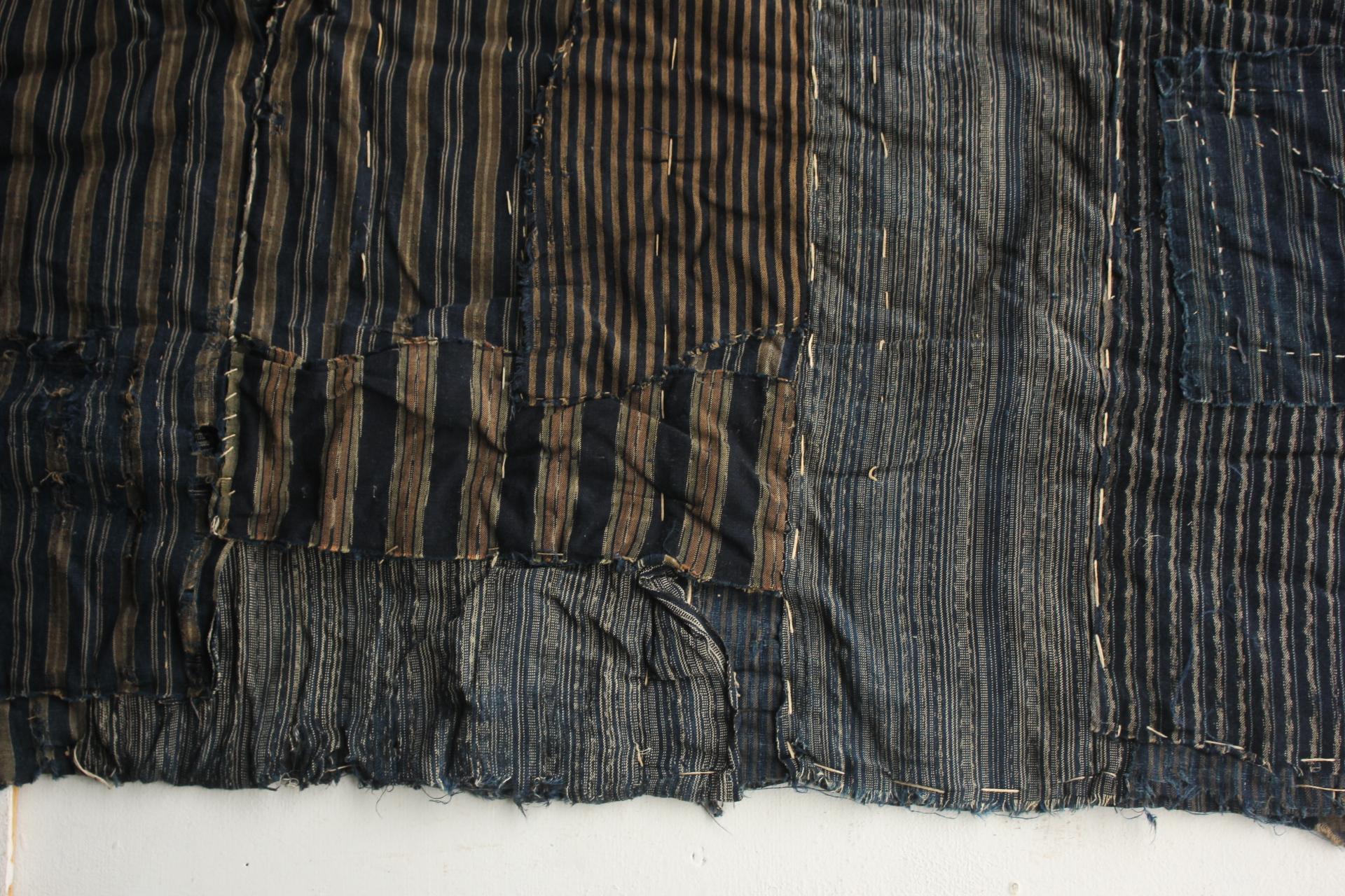 Boro5 Antiquités japonaises Art primitif BORO Patchwork de vieux tissus teints à l'indigo en vente 5