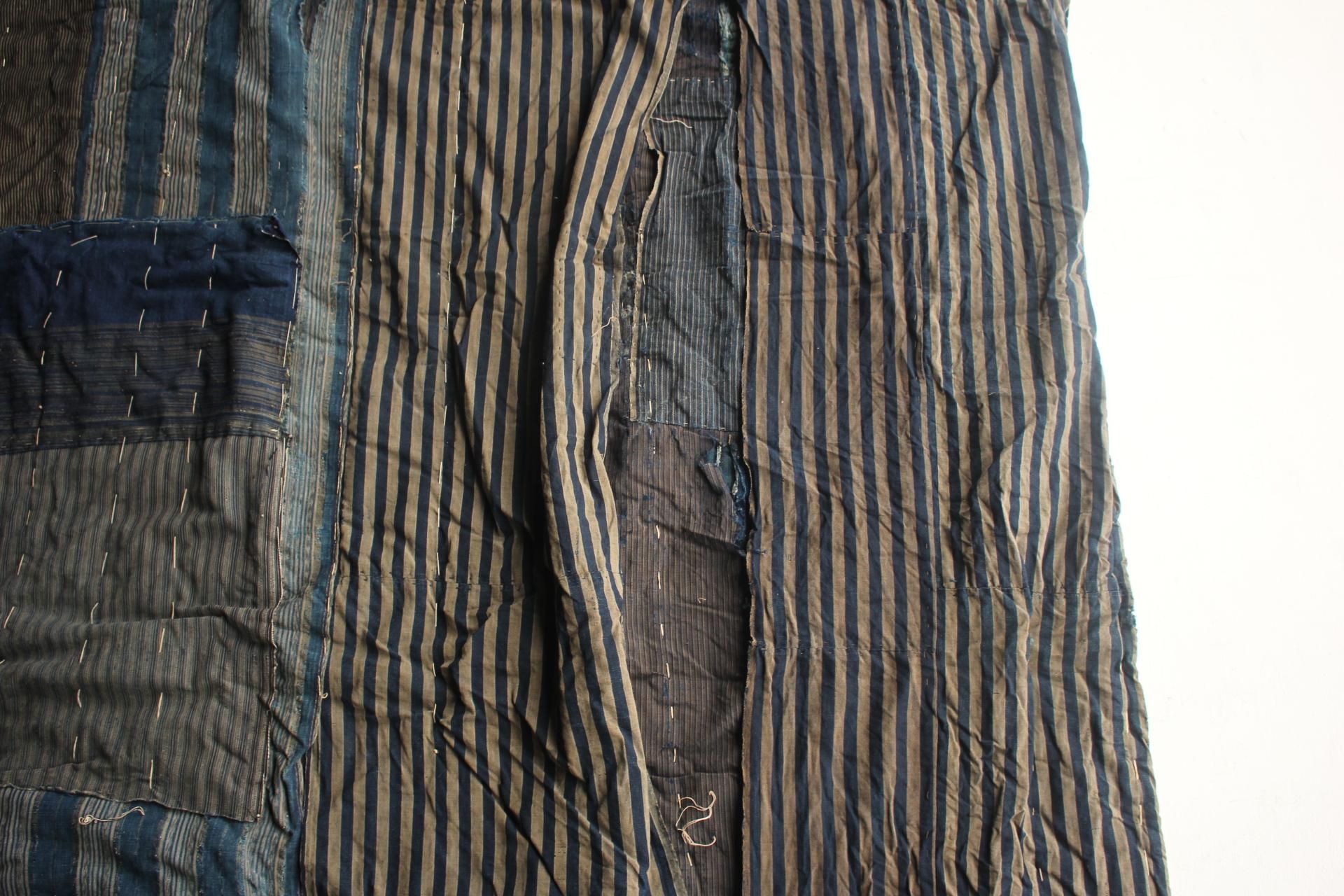 Boro5 Antiquités japonaises Art primitif BORO Patchwork de vieux tissus teints à l'indigo en vente 12