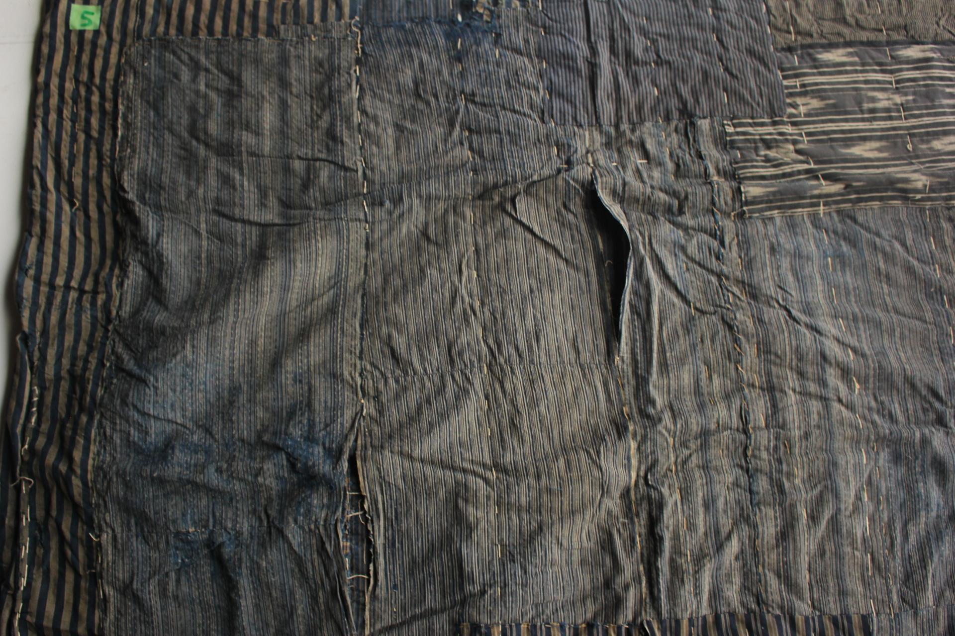 Japonais Boro5 Antiquités japonaises Art primitif BORO Patchwork de vieux tissus teints à l'indigo en vente