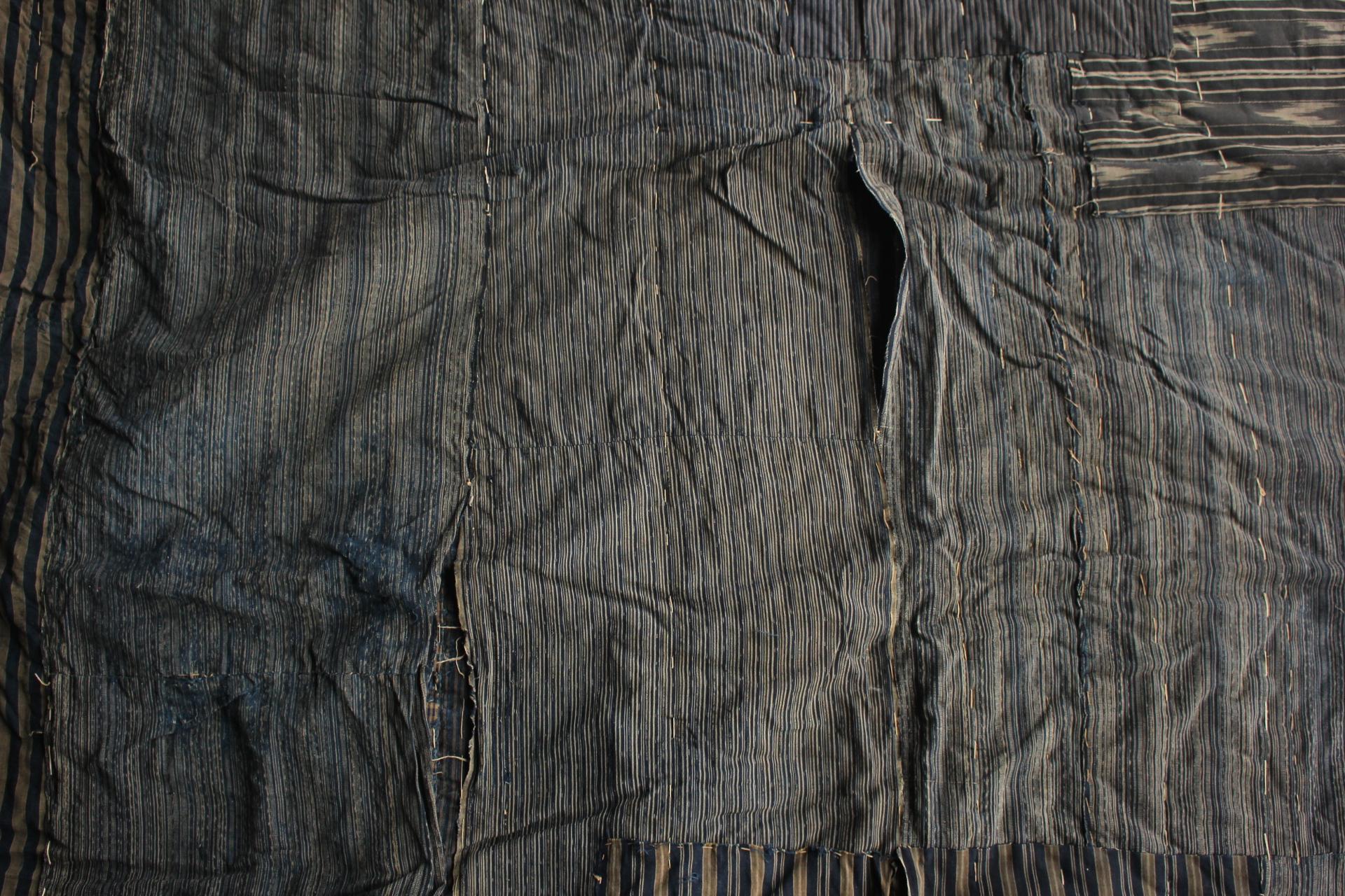 Boro5 Antiquités japonaises Art primitif BORO Patchwork de vieux tissus teints à l'indigo Abîmé - En vente à Niiza, JP