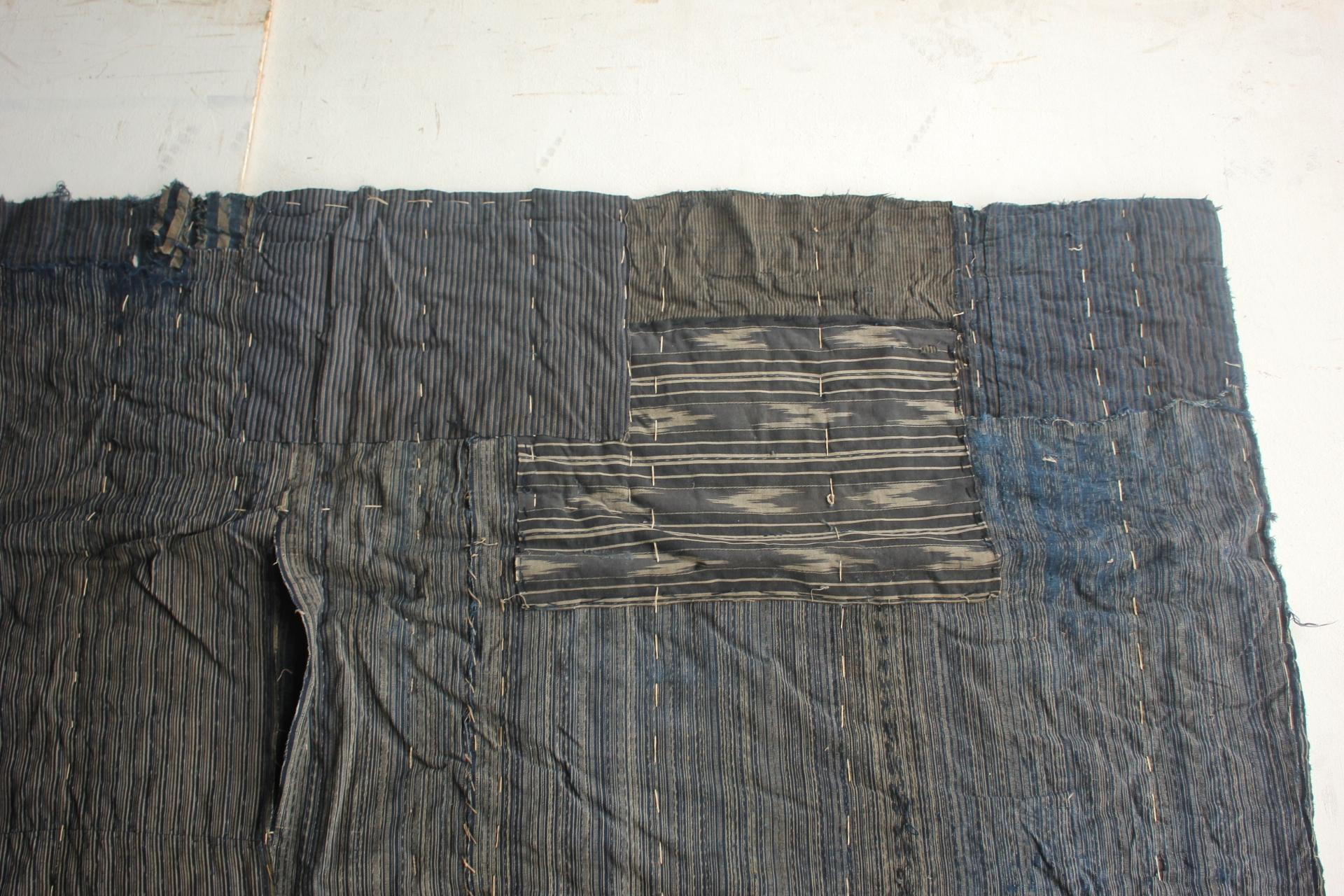 Boro5 Antiquités japonaises Art primitif BORO Patchwork de vieux tissus teints à l'indigo en vente 2