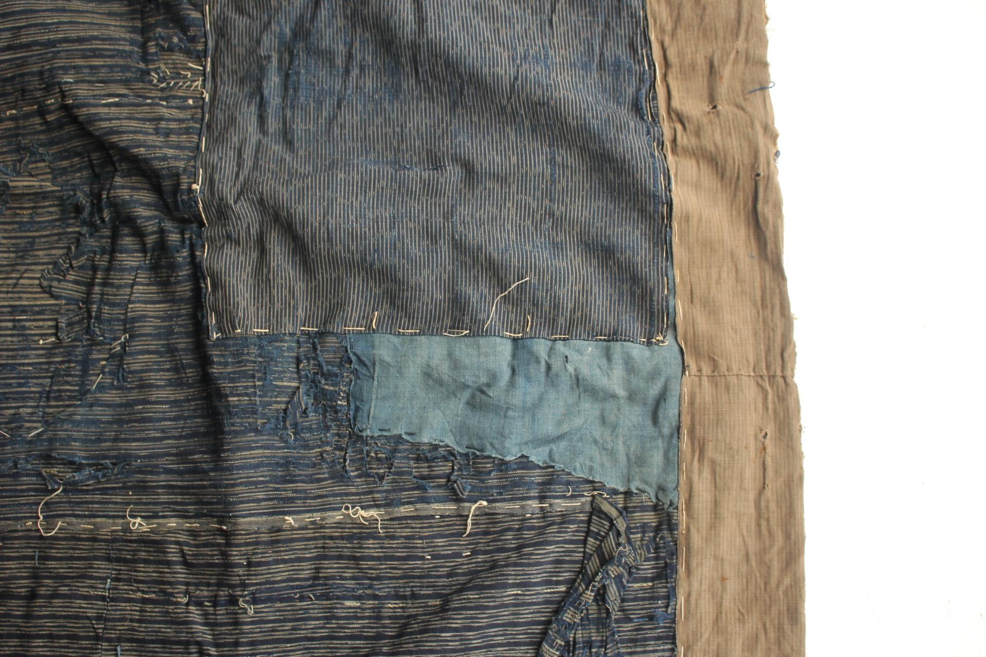 Boro6 Antiquités japonaises Art primitif BORO Patchwork de vieux tissus teints à l'indigo en vente 5