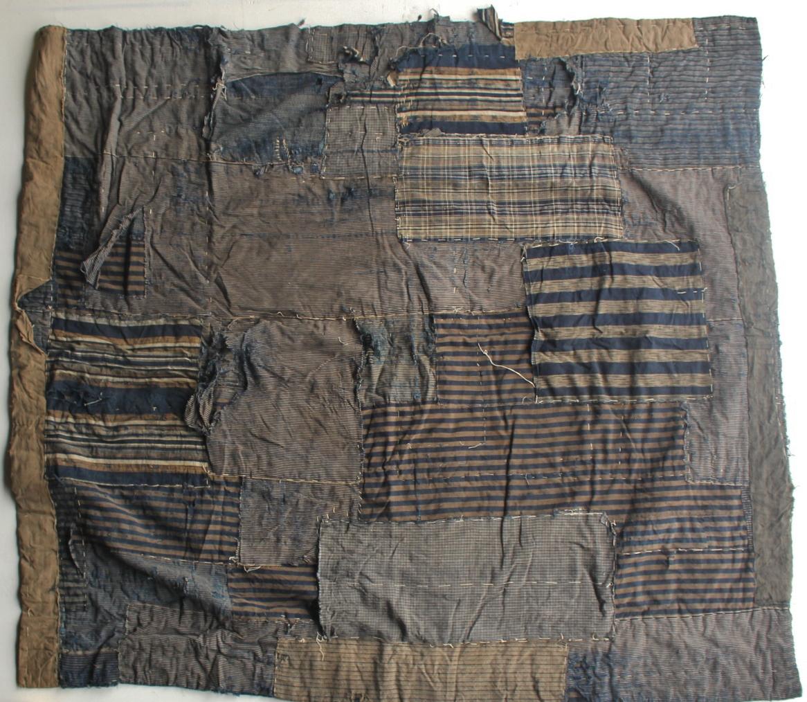 Boro6 Antiquités japonaises Art primitif BORO Patchwork de vieux tissus teints à l'indigo en vente 7