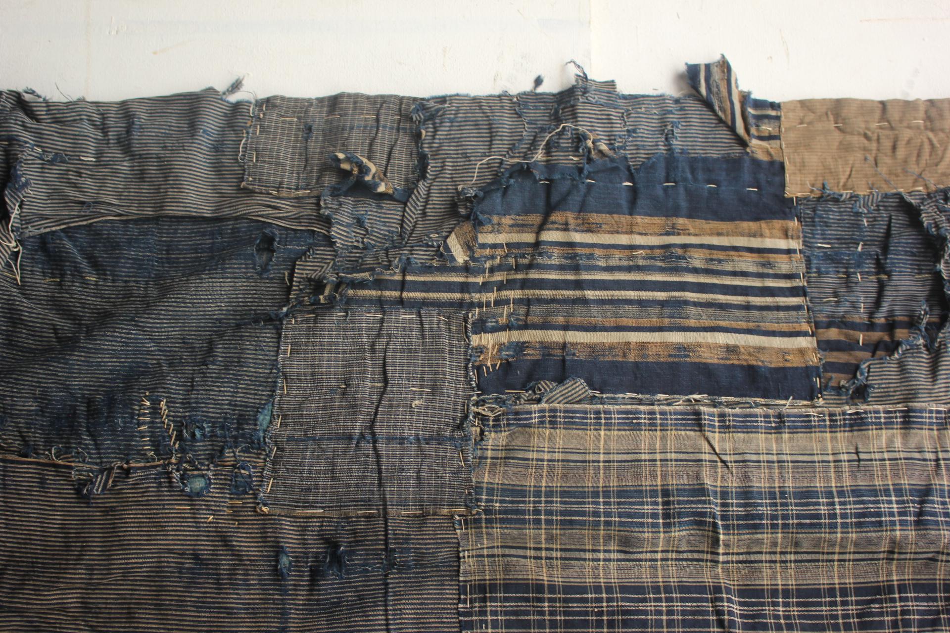 Boro6 Antiquités japonaises Art primitif BORO Patchwork de vieux tissus teints à l'indigo en vente 9