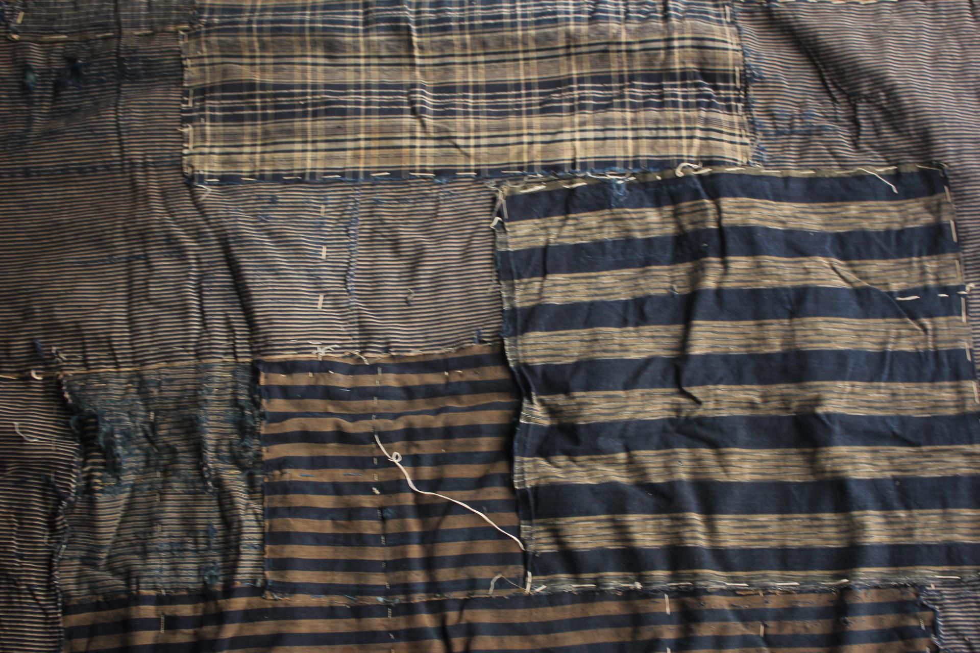 Boro6 Antiquités japonaises Art primitif BORO Patchwork de vieux tissus teints à l'indigo en vente 12