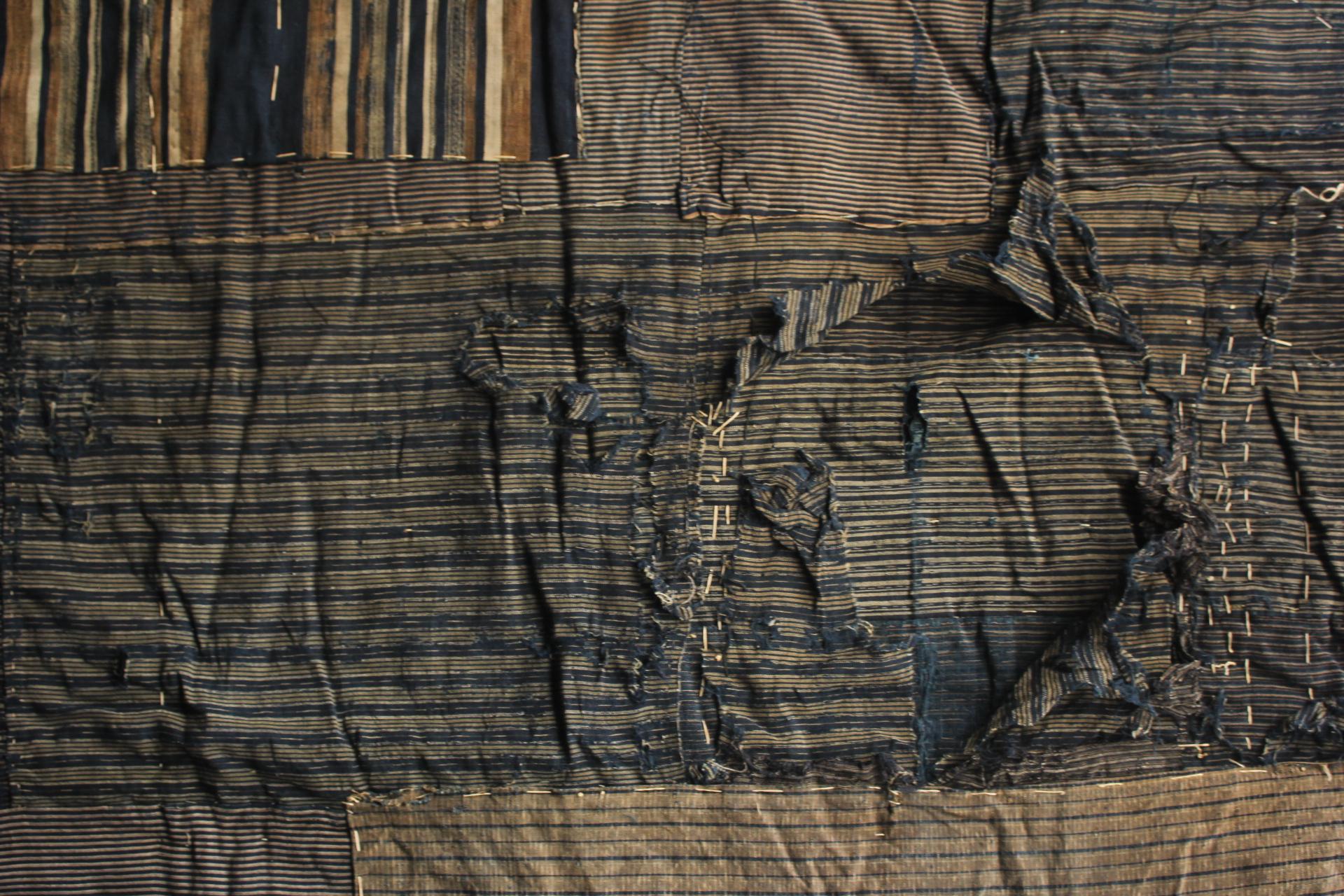 Boro6 Antiquités japonaises Art primitif BORO Patchwork de vieux tissus teints à l'indigo en vente 1
