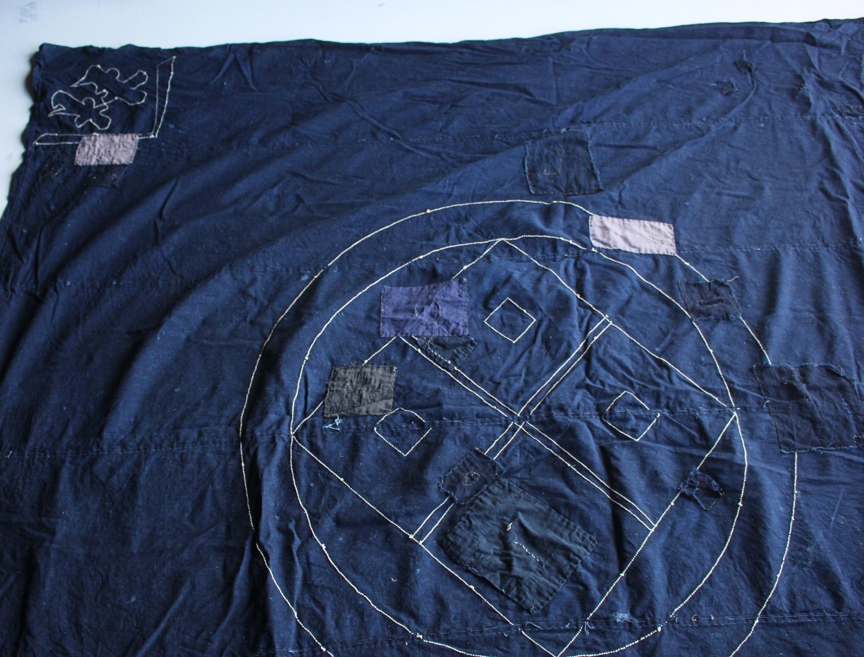 BORO7 Antiquités japonaises Ancienne tapisserie brodée en tissu teint à l'indigo en vente 6