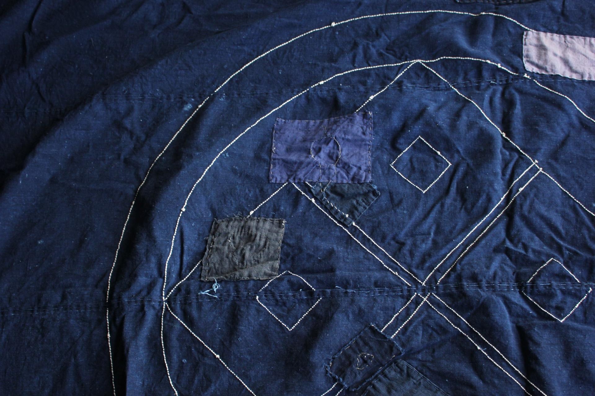 BORO7 Antiquités japonaises Ancienne tapisserie brodée en tissu teint à l'indigo en vente 8